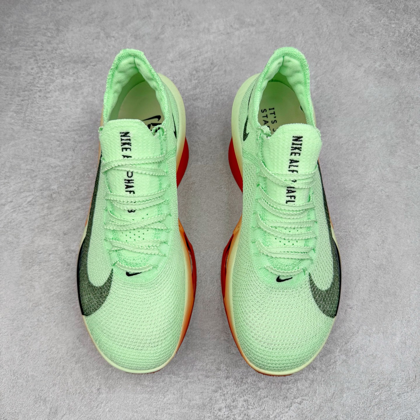 图片[2]-＃JC纯原 NK Air Zoom Alphafly NEXT% 3 2024全新马拉松超级跑鞋 HJ7041-300 有史以来最轻盈、测试次数最多的NK Alphafly 经过精英马拉松运动员的测试验证 并搭载Air Zoom气垫 旨在助力跑者实现突破 取得更佳的成绩 在开发过程中 Alphafly 3帮助耐克运动员凯尔文·基普图姆（Kelvin Kiptum）以2：00：35的成绩刷新了马拉松世界纪录 Alphafly的动力设计没有改变——Air Zoom气垫单元、Flyplate碳纤维板和ZoomX泡绵 但是整体系统的制作方法略有调整 优化和提升了对运动员的帮助 主要更新包括一体式鞋底 提供顺畅稳定的“后跟到脚趾”过渡；更宽的全长Flyplate碳纤维板提供稳定助推力 全新Fast Shot外底保证出色牵引力和抓地力 全新Atomknit 3.0鞋面提供更强的控制力、透气性和中足支撑力 尺码：36 36.5 37.5 38 38.5 39 40 40.5 41 42 42.5 43 44 44.5 45 46-选品中心