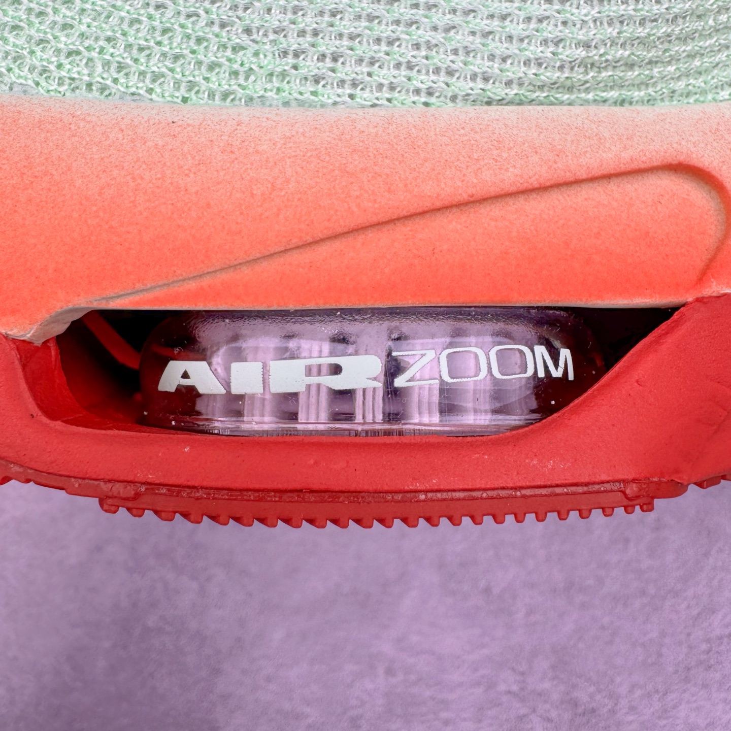 图片[12]-＃JC纯原 NK Air Zoom Alphafly NEXT% 3 2024全新马拉松超级跑鞋 HJ7041-300 有史以来最轻盈、测试次数最多的NK Alphafly 经过精英马拉松运动员的测试验证 并搭载Air Zoom气垫 旨在助力跑者实现突破 取得更佳的成绩 在开发过程中 Alphafly 3帮助耐克运动员凯尔文·基普图姆（Kelvin Kiptum）以2：00：35的成绩刷新了马拉松世界纪录 Alphafly的动力设计没有改变——Air Zoom气垫单元、Flyplate碳纤维板和ZoomX泡绵 但是整体系统的制作方法略有调整 优化和提升了对运动员的帮助 主要更新包括一体式鞋底 提供顺畅稳定的“后跟到脚趾”过渡；更宽的全长Flyplate碳纤维板提供稳定助推力 全新Fast Shot外底保证出色牵引力和抓地力 全新Atomknit 3.0鞋面提供更强的控制力、透气性和中足支撑力 尺码：36 36.5 37.5 38 38.5 39 40 40.5 41 42 42.5 43 44 44.5 45 46-选品中心