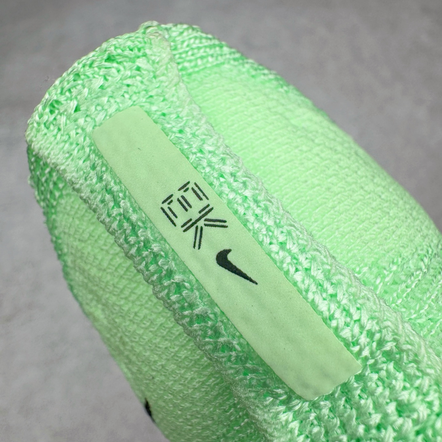 图片[14]-＃JC纯原 NK Air Zoom Alphafly NEXT% 3 2024全新马拉松超级跑鞋 HJ7041-300 有史以来最轻盈、测试次数最多的NK Alphafly 经过精英马拉松运动员的测试验证 并搭载Air Zoom气垫 旨在助力跑者实现突破 取得更佳的成绩 在开发过程中 Alphafly 3帮助耐克运动员凯尔文·基普图姆（Kelvin Kiptum）以2：00：35的成绩刷新了马拉松世界纪录 Alphafly的动力设计没有改变——Air Zoom气垫单元、Flyplate碳纤维板和ZoomX泡绵 但是整体系统的制作方法略有调整 优化和提升了对运动员的帮助 主要更新包括一体式鞋底 提供顺畅稳定的“后跟到脚趾”过渡；更宽的全长Flyplate碳纤维板提供稳定助推力 全新Fast Shot外底保证出色牵引力和抓地力 全新Atomknit 3.0鞋面提供更强的控制力、透气性和中足支撑力 尺码：36 36.5 37.5 38 38.5 39 40 40.5 41 42 42.5 43 44 44.5 45 46-选品中心