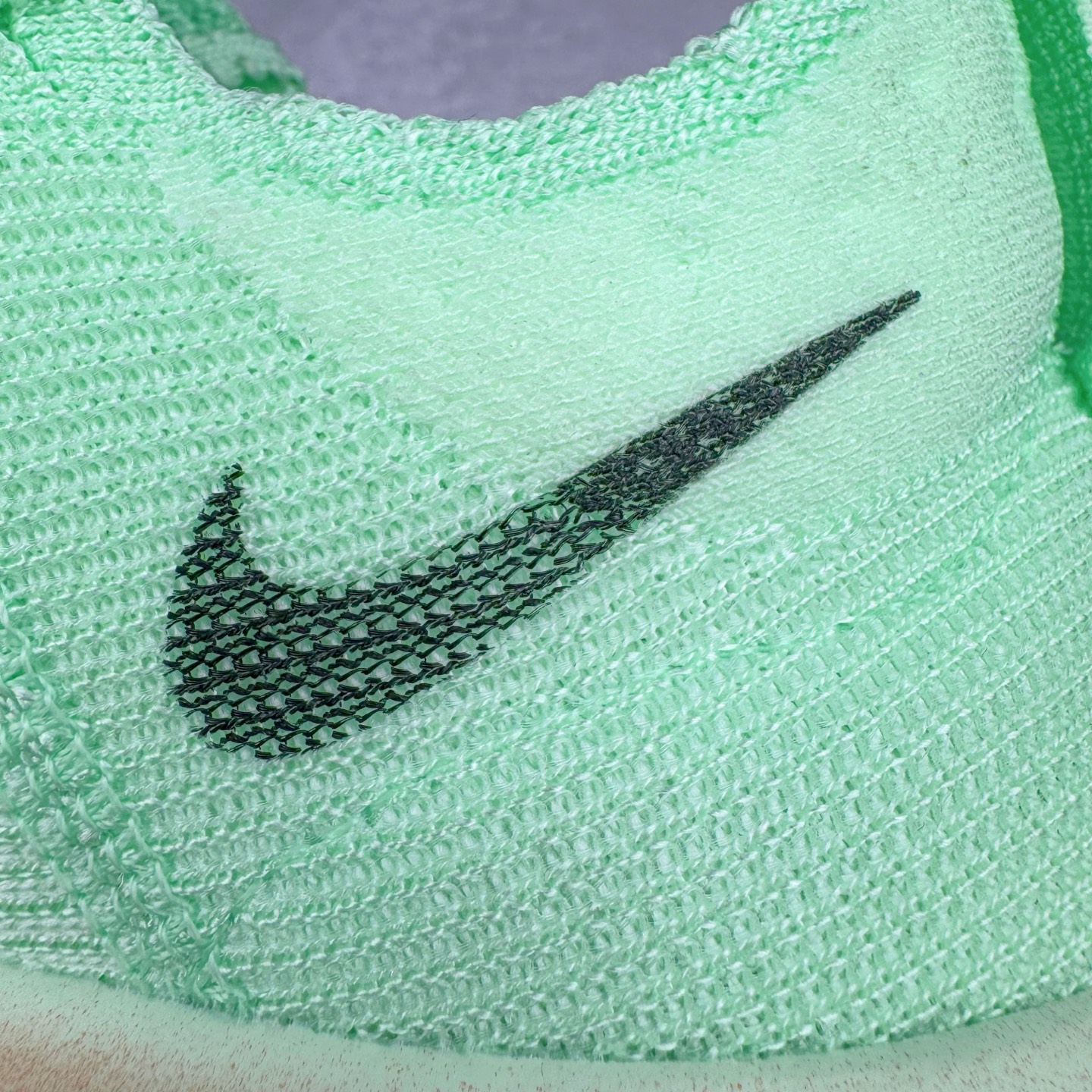 图片[13]-＃JC纯原 NK Air Zoom Alphafly NEXT% 3 2024全新马拉松超级跑鞋 HJ7041-300 有史以来最轻盈、测试次数最多的NK Alphafly 经过精英马拉松运动员的测试验证 并搭载Air Zoom气垫 旨在助力跑者实现突破 取得更佳的成绩 在开发过程中 Alphafly 3帮助耐克运动员凯尔文·基普图姆（Kelvin Kiptum）以2：00：35的成绩刷新了马拉松世界纪录 Alphafly的动力设计没有改变——Air Zoom气垫单元、Flyplate碳纤维板和ZoomX泡绵 但是整体系统的制作方法略有调整 优化和提升了对运动员的帮助 主要更新包括一体式鞋底 提供顺畅稳定的“后跟到脚趾”过渡；更宽的全长Flyplate碳纤维板提供稳定助推力 全新Fast Shot外底保证出色牵引力和抓地力 全新Atomknit 3.0鞋面提供更强的控制力、透气性和中足支撑力 尺码：36 36.5 37.5 38 38.5 39 40 40.5 41 42 42.5 43 44 44.5 45 46-选品中心