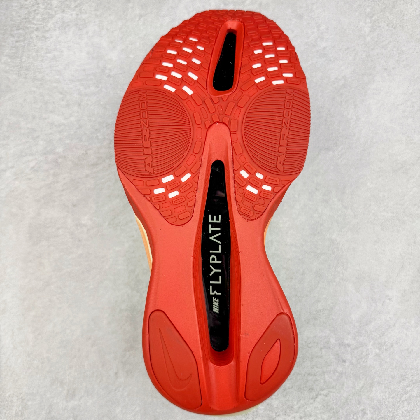 图片[9]-＃JC纯原 NK Air Zoom Alphafly NEXT% 3 2024全新马拉松超级跑鞋 HJ7041-300 有史以来最轻盈、测试次数最多的NK Alphafly 经过精英马拉松运动员的测试验证 并搭载Air Zoom气垫 旨在助力跑者实现突破 取得更佳的成绩 在开发过程中 Alphafly 3帮助耐克运动员凯尔文·基普图姆（Kelvin Kiptum）以2：00：35的成绩刷新了马拉松世界纪录 Alphafly的动力设计没有改变——Air Zoom气垫单元、Flyplate碳纤维板和ZoomX泡绵 但是整体系统的制作方法略有调整 优化和提升了对运动员的帮助 主要更新包括一体式鞋底 提供顺畅稳定的“后跟到脚趾”过渡；更宽的全长Flyplate碳纤维板提供稳定助推力 全新Fast Shot外底保证出色牵引力和抓地力 全新Atomknit 3.0鞋面提供更强的控制力、透气性和中足支撑力 尺码：36 36.5 37.5 38 38.5 39 40 40.5 41 42 42.5 43 44 44.5 45 46-选品中心