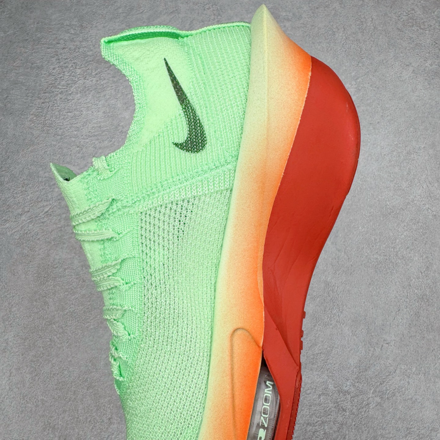 图片[7]-＃JC纯原 NK Air Zoom Alphafly NEXT% 3 2024全新马拉松超级跑鞋 HJ7041-300 有史以来最轻盈、测试次数最多的NK Alphafly 经过精英马拉松运动员的测试验证 并搭载Air Zoom气垫 旨在助力跑者实现突破 取得更佳的成绩 在开发过程中 Alphafly 3帮助耐克运动员凯尔文·基普图姆（Kelvin Kiptum）以2：00：35的成绩刷新了马拉松世界纪录 Alphafly的动力设计没有改变——Air Zoom气垫单元、Flyplate碳纤维板和ZoomX泡绵 但是整体系统的制作方法略有调整 优化和提升了对运动员的帮助 主要更新包括一体式鞋底 提供顺畅稳定的“后跟到脚趾”过渡；更宽的全长Flyplate碳纤维板提供稳定助推力 全新Fast Shot外底保证出色牵引力和抓地力 全新Atomknit 3.0鞋面提供更强的控制力、透气性和中足支撑力 尺码：36 36.5 37.5 38 38.5 39 40 40.5 41 42 42.5 43 44 44.5 45 46-选品中心