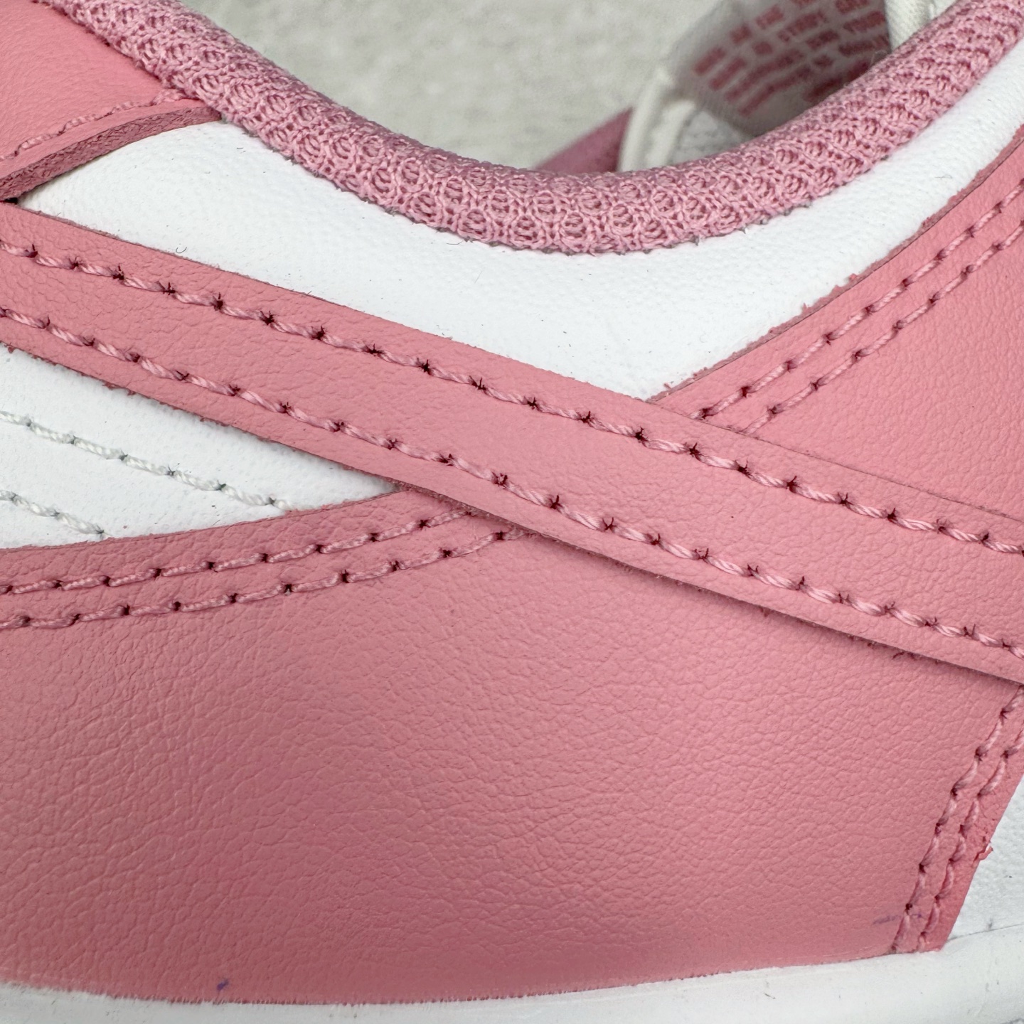 图片[17]-＃YC纯原 NK Dunk Low 元素粉 DD1873-112 实力大厂出品 新配色陆续开发 利润个位数只为口碑 全套原纸板楦头开发 确保原汁原味 完美呈现DUNK版型 一比一鞋头弧度高度鞋身弧度 此版本只针对中端市场 皮料材质有所更替 其他数据细节工艺流程均保持一致 绝不口嗨 细节品控鞋型随意对比 独家私模官方第六代原厂航空铝磨具打磨大底 鞋头坡度极致还原 无解鞋型 原盒原配 圈内天花板工艺 原厂玻璃冲刀 超高清洁度 全鞋零毛边皮料切割 原厂中底布点胶 中底布拉帮走线遵循公司 尺码：35.5 36 36.5 37.5 38 38.5 39 40-选品中心