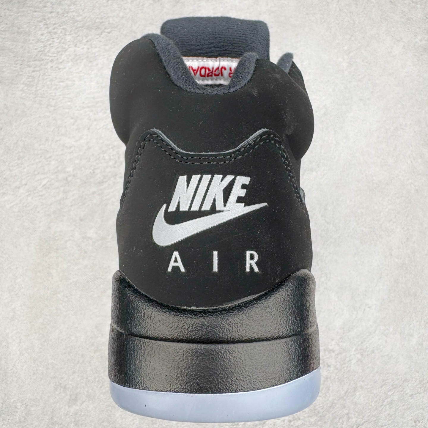 图片[8]-＃外贸版 Air Jordan AJ5 “Black Metallic Reimagined” 黑银 HF3975-001 原纸板楦头开发 进口头层皮料 完美鞋型匹配公司货 正确鞋舌立体高频 最新原厂底模 大底卡色咬花完美 鞋柜必备鞋款 终端现货供应 尺码：36 36.5 37.5 38 38.5 39 40 40.5 41 42 42.5 43 44 44.5 45 46 47.5-选品中心
