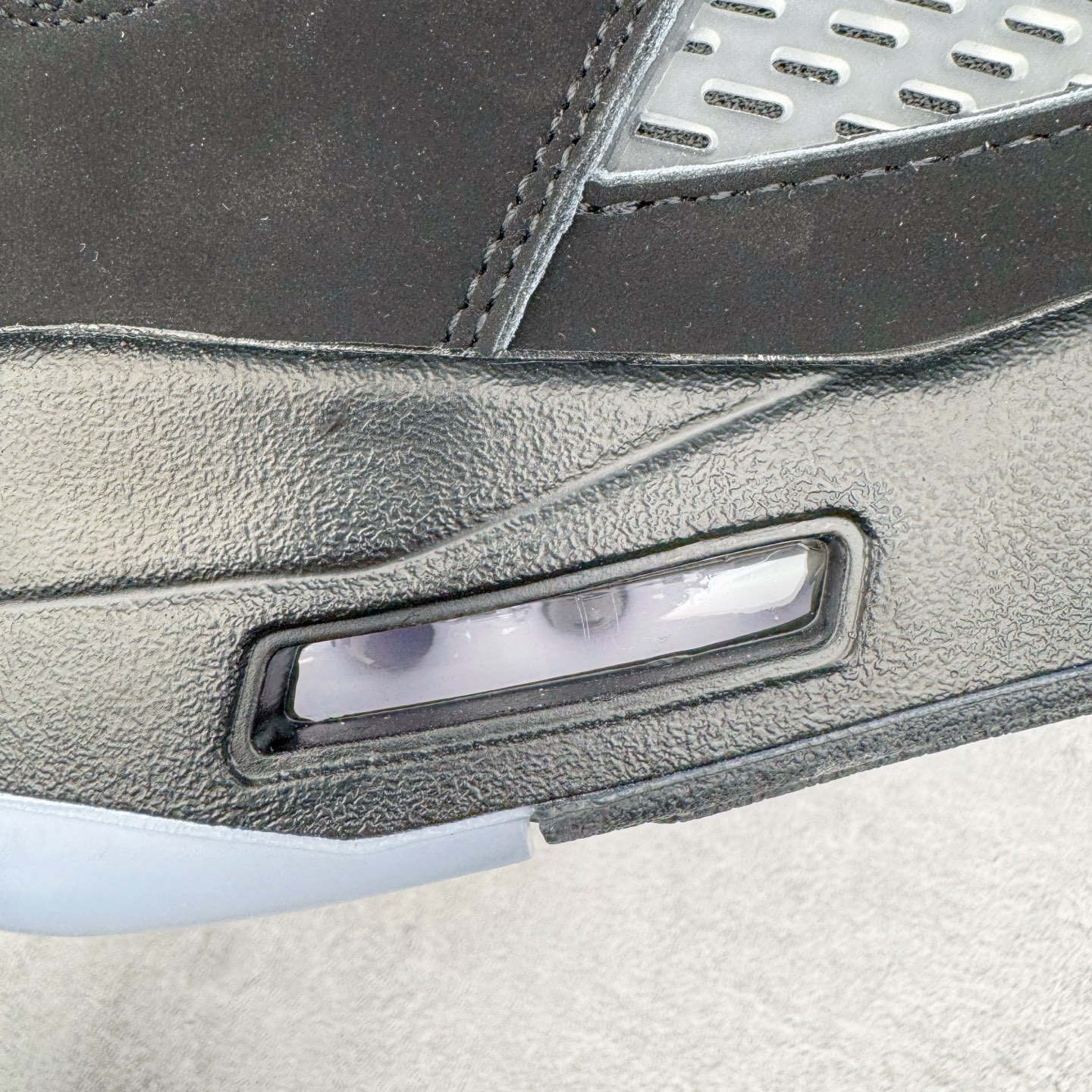 图片[12]-＃外贸版 Air Jordan AJ5 “Black Metallic Reimagined” 黑银 HF3975-001 原纸板楦头开发 进口头层皮料 完美鞋型匹配公司货 正确鞋舌立体高频 最新原厂底模 大底卡色咬花完美 鞋柜必备鞋款 终端现货供应 尺码：36 36.5 37.5 38 38.5 39 40 40.5 41 42 42.5 43 44 44.5 45 46 47.5-选品中心