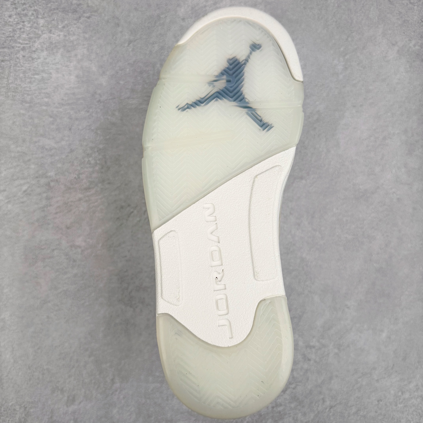 图片[9]-＃外贸版 Air Jordan AJ5 Retro CNY蛇年限定 HF3183-001 原纸板楦头开发 进口头层皮料 完美鞋型匹配公司货 正确鞋舌立体高频 最新原厂底模 大底卡色咬花完美 鞋柜必备鞋款 终端现货供应 尺码：36 36.5 37.5 38 38.5 39 40 40.5 41 42 42.5 43 44 44.5 45 46 47.5-选品中心