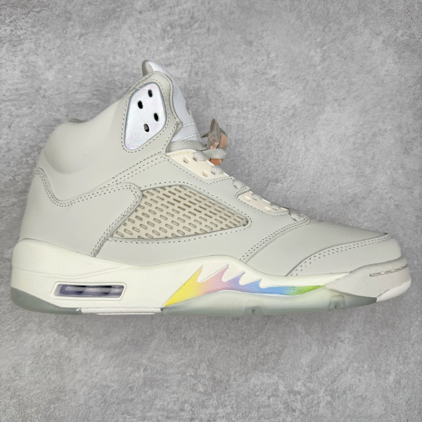＃外贸版 Air Jordan AJ5 Retro CNY蛇年限定 HF3183-001 原纸板楦头开发 进口头层皮料 完美鞋型匹配公司货 正确鞋舌立体高频 最新原厂底模 大底卡色咬花完美 鞋柜必备鞋款 终端现货供应 尺码：36 36.5 37.5 38 38.5 39 40 40.5 41 42 42.5 43 44 44.5 45 46 47.5-选品中心