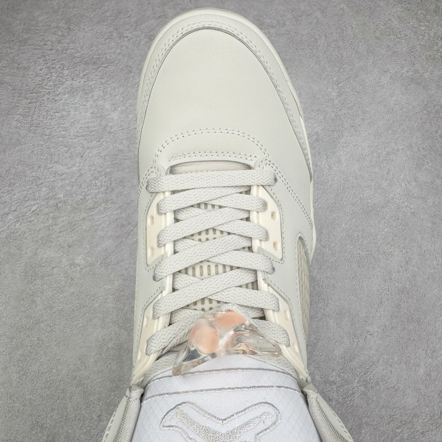 图片[4]-＃外贸版 Air Jordan AJ5 Retro CNY蛇年限定 HF3183-001 原纸板楦头开发 进口头层皮料 完美鞋型匹配公司货 正确鞋舌立体高频 最新原厂底模 大底卡色咬花完美 鞋柜必备鞋款 终端现货供应 尺码：36 36.5 37.5 38 38.5 39 40 40.5 41 42 42.5 43 44 44.5 45 46 47.5-选品中心