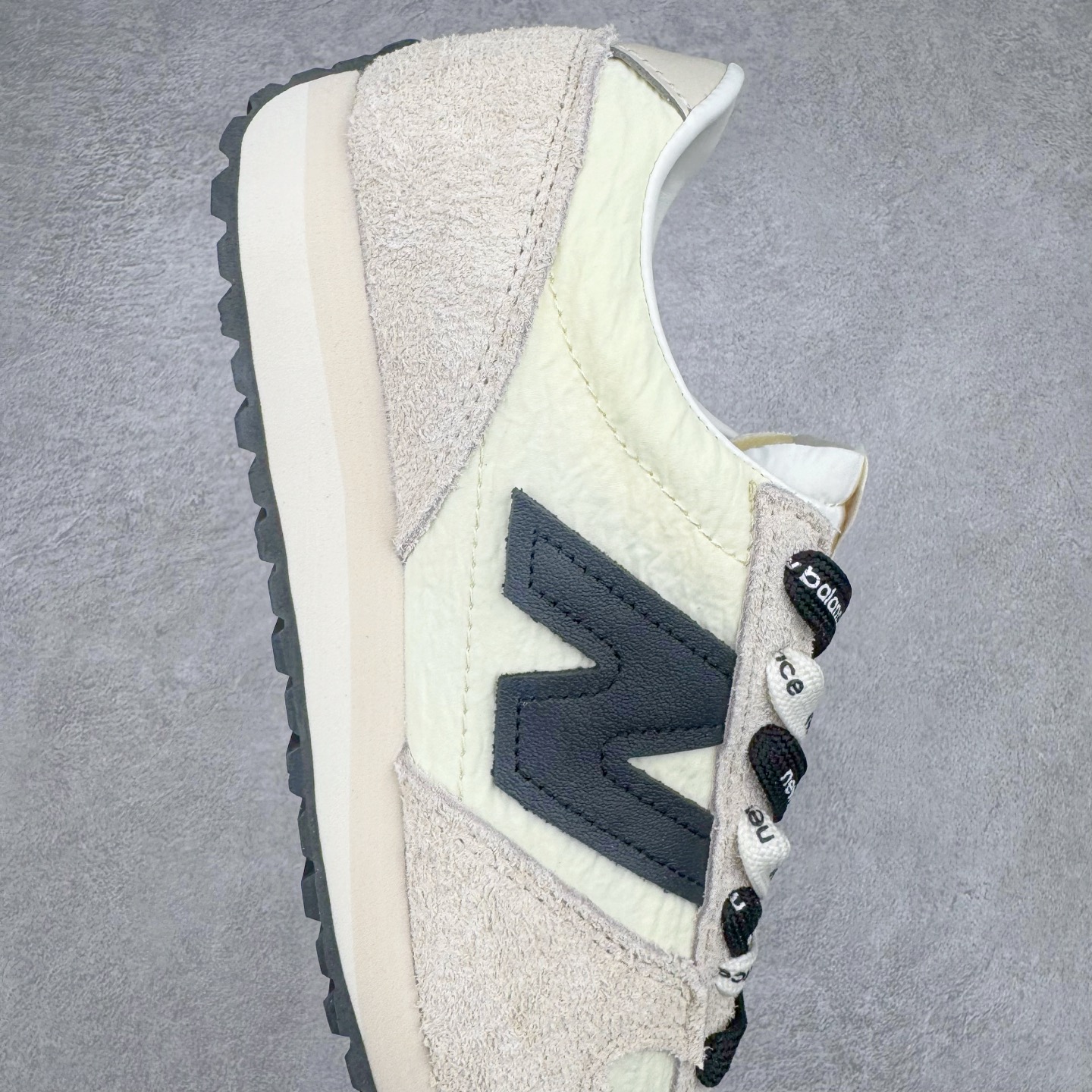 图片[6]-＃M纯原 New Balance U471AM NB新百伦织物牛剖层革春夏薄底鞋防滑耐磨平衡轻便低帮生活休闲鞋 原档数据独立私模大底 唯一正确三层组合大底 特高弹切片加持 百分百还原原鞋脚感 NB市场最强产物 防伪原标全套原楦原纸板原厂数据开发 全鞋电脑针车加持 原厂网布 原装进口头层翻毛皮料正确绒感卡色 正确中底拉帮中底网布细节 匠心打造 耗时两个月开发完成 工艺极其复杂难度可想而知 高端零售专供产物 尺码：36 37 37.5 38 38.5 39.5 40 40.5 41.5 42 42.5 43 44 44.5 45 45.5 46.5 47-选品中心