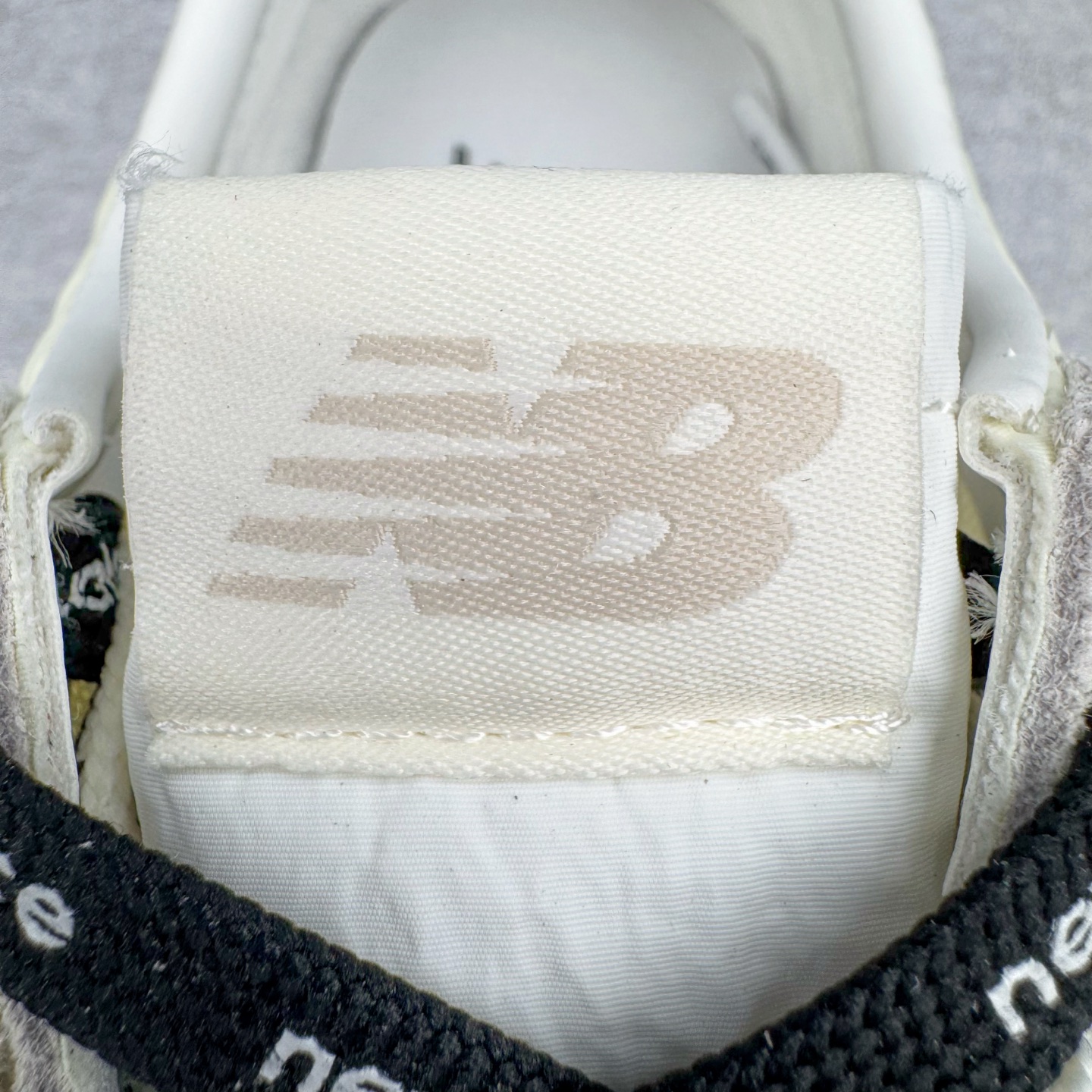 图片[13]-＃M纯原 New Balance U471AM NB新百伦织物牛剖层革春夏薄底鞋防滑耐磨平衡轻便低帮生活休闲鞋 原档数据独立私模大底 唯一正确三层组合大底 特高弹切片加持 百分百还原原鞋脚感 NB市场最强产物 防伪原标全套原楦原纸板原厂数据开发 全鞋电脑针车加持 原厂网布 原装进口头层翻毛皮料正确绒感卡色 正确中底拉帮中底网布细节 匠心打造 耗时两个月开发完成 工艺极其复杂难度可想而知 高端零售专供产物 尺码：36 37 37.5 38 38.5 39.5 40 40.5 41.5 42 42.5 43 44 44.5 45 45.5 46.5 47-选品中心