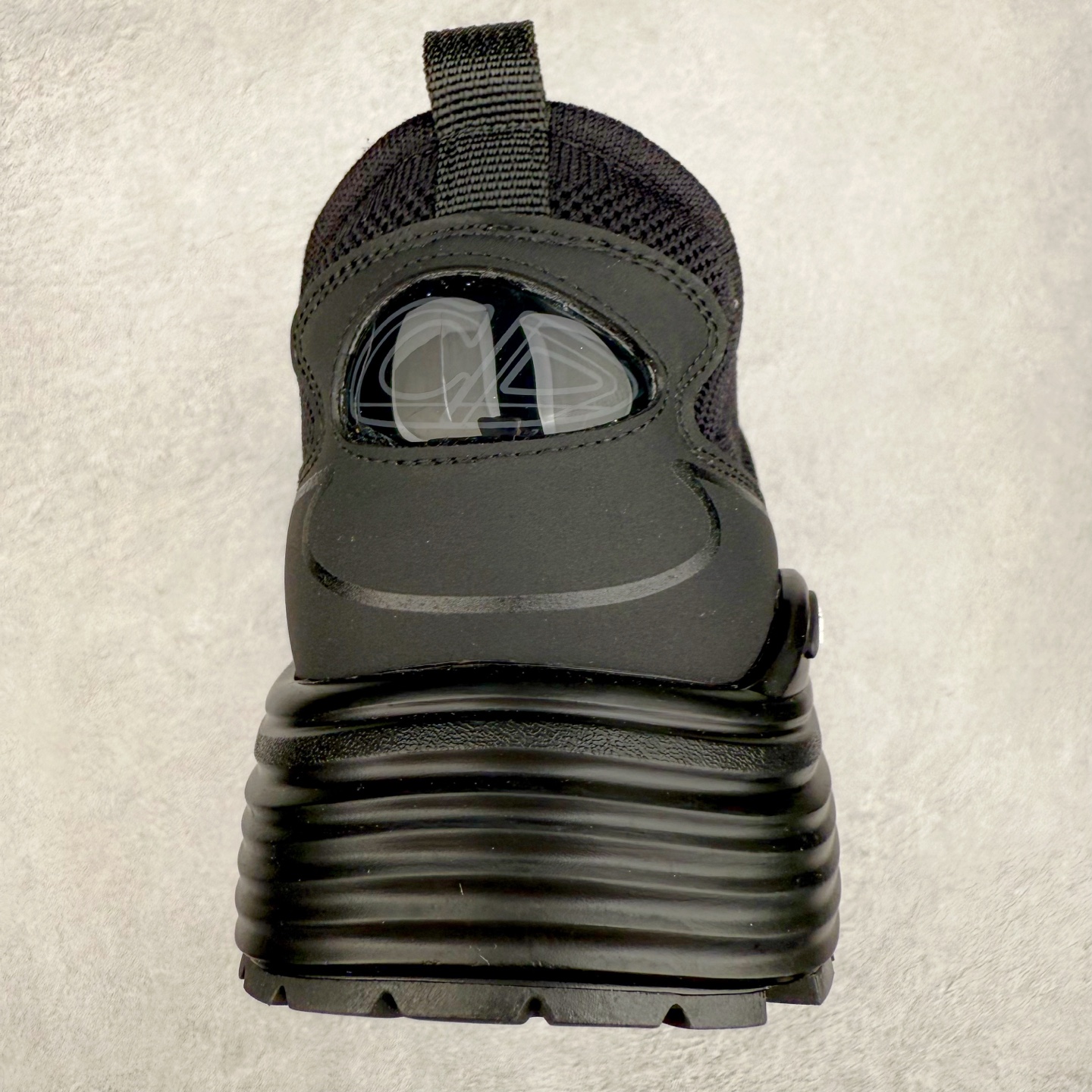 图片[8]-Dior B30 Countdown 迪奥针织飞织休闲运动鞋 这款运动鞋是别具一格的经典新品，时尚而富有运动风范，套穿式设计彰显新意。采用黑色网眼织物和科技面料精心制作，侧面饰以同色调30标志，鞋舌饰以对比鲜明的 B30标志，后侧则饰以 标志。柔软透气的鞋面与轻盈的纹理效果橡胶鞋底相得益彰，饰以各种经典细节，是日常造型的理想之选。可与各式休闲单品搭配，打造精致造型配送精美包装 • 面料：原版定制定制高密度飞织 • 内里：进口透气网面 • 鞋底：原版开模ip发泡材质 底厚：3.5CM 尺码： 男款39-45-选品中心