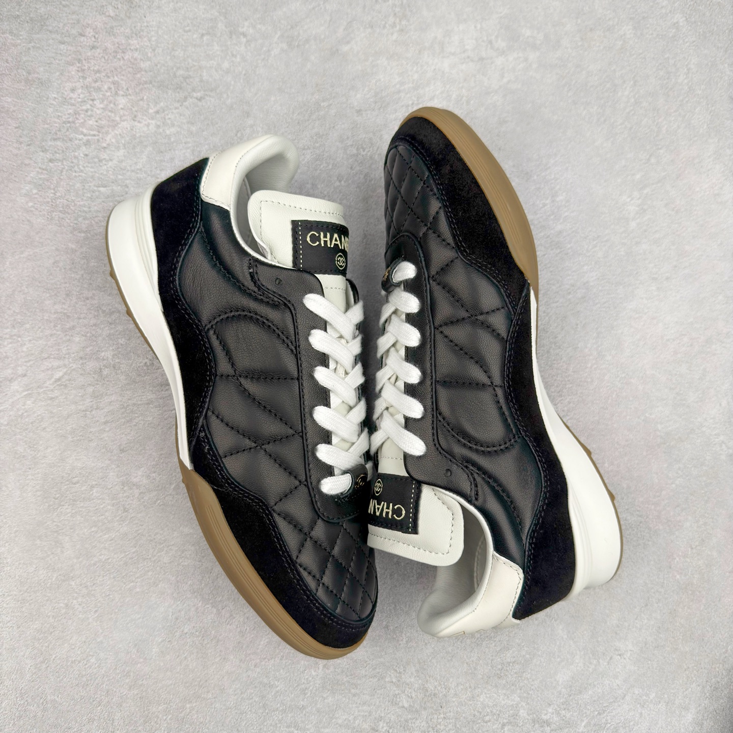 图片[3]-＃纯原 Chanel 香奈儿最新菱格小球鞋 四季百搭 coco女孩必入 隐藏款网球鞋 秀气高级好看 非常舒适！24新款棒球鞋 莞产顶级纯原 官方最新花纹礼盒顶级包装官方同步 鞋面原版定制胎牛油皮 牛反绒 原版进口透气绒布 小羊皮内里 原版开模碎钉钉橡胶 原厂TPU组合大底 尺码：35 36 37 38 39 40-选品中心
