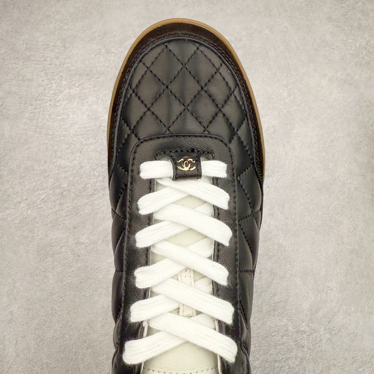 图片[4]-＃纯原 Chanel 香奈儿最新菱格小球鞋 四季百搭 coco女孩必入 隐藏款网球鞋 秀气高级好看 非常舒适！24新款棒球鞋 莞产顶级纯原 官方最新花纹礼盒顶级包装官方同步 鞋面原版定制胎牛油皮 牛反绒 原版进口透气绒布 小羊皮内里 原版开模碎钉钉橡胶 原厂TPU组合大底 尺码：35 36 37 38 39 40-选品中心