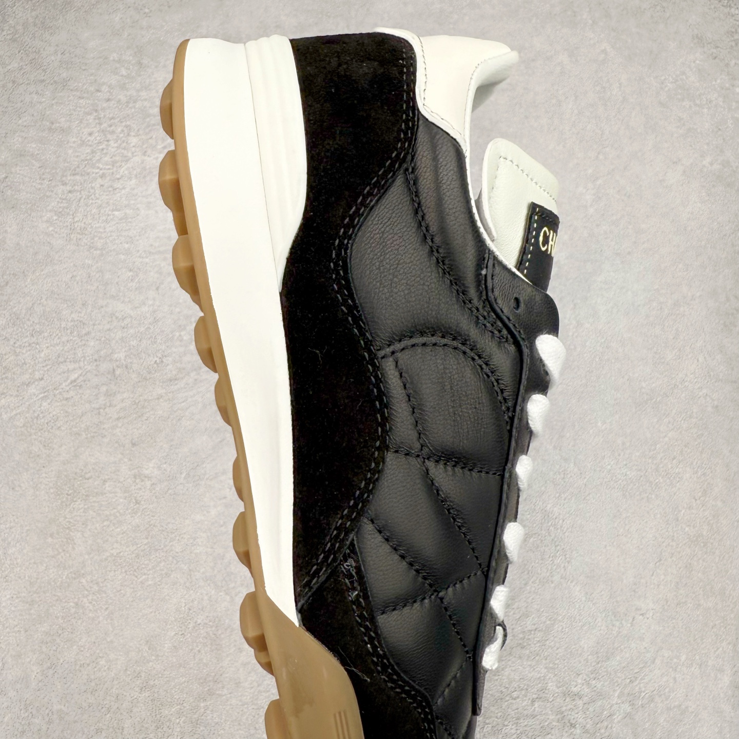 图片[6]-＃纯原 Chanel 香奈儿最新菱格小球鞋 四季百搭 coco女孩必入 隐藏款网球鞋 秀气高级好看 非常舒适！24新款棒球鞋 莞产顶级纯原 官方最新花纹礼盒顶级包装官方同步 鞋面原版定制胎牛油皮 牛反绒 原版进口透气绒布 小羊皮内里 原版开模碎钉钉橡胶 原厂TPU组合大底 尺码：35 36 37 38 39 40-选品中心