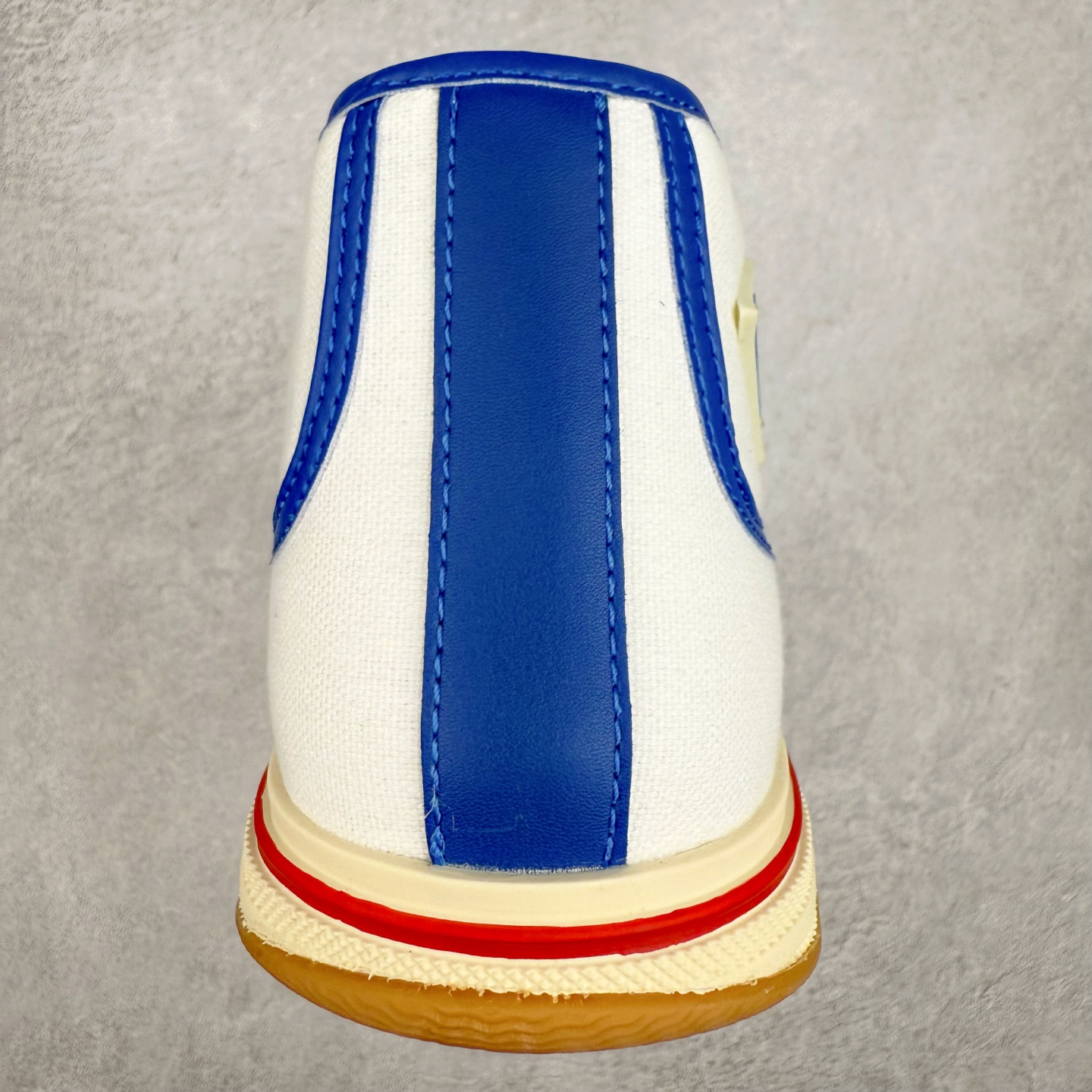 图片[8]-＃TG BOTTEGA VENETA Eliot BV 25ss 葆蝶家新款复古中帮帆布运动鞋 上市即封神 小红书爆款 BV全新的 Eliot以复古篮球鞋为设计灵感 童趣的色彩焕发青春活力!男女同款 可以做情侣鞋穿着哦整个鞋子透气舒适 帆布鞋面自重轻盈 鞋帮拼接处以柔软奢华的羊皮镶嵌包裹每只鞋边的红线均为手工绘画 更具品味与态度喔 尺码：35 36 37 38 39 40 41 42 43 44 45-选品中心