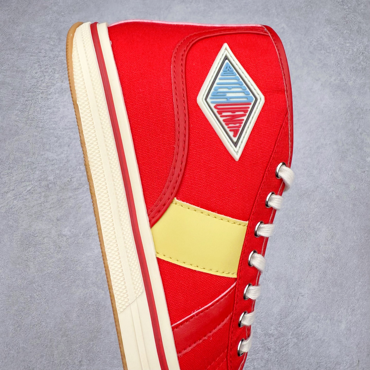 图片[6]-＃TG BOTTEGA VENETA Eliot BV 25ss 葆蝶家新款复古中帮帆布运动鞋 上市即封神 小红书爆款 BV全新的 Eliot以复古篮球鞋为设计灵感 童趣的色彩焕发青春活力!男女同款 可以做情侣鞋穿着哦整个鞋子透气舒适 帆布鞋面自重轻盈 鞋帮拼接处以柔软奢华的羊皮镶嵌包裹每只鞋边的红线均为手工绘画 更具品味与态度喔 尺码：35 36 37 38 39 40 41 42 43 44 45-选品中心