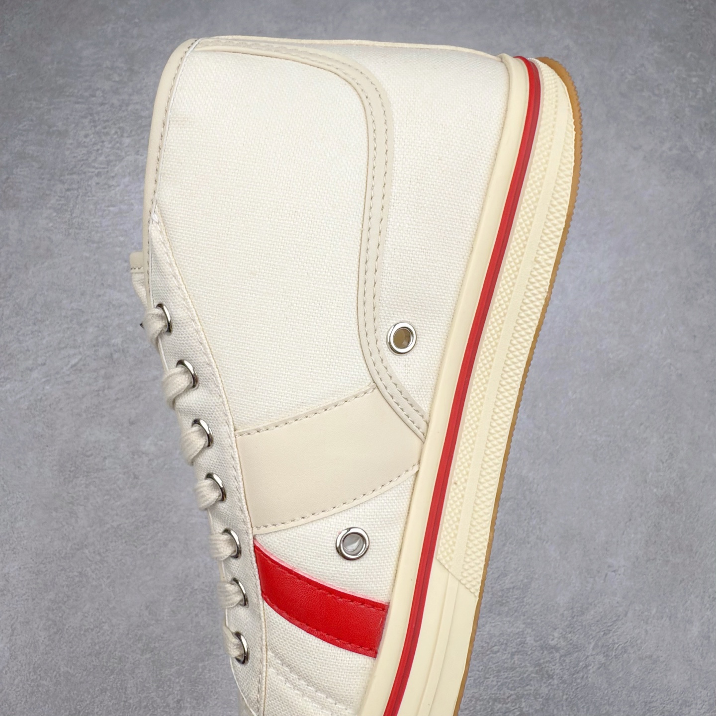 图片[7]-＃TG BOTTEGA VENETA Eliot BV 25ss 葆蝶家新款复古中帮帆布运动鞋 上市即封神 小红书爆款 BV全新的 Eliot以复古篮球鞋为设计灵感 童趣的色彩焕发青春活力!男女同款 可以做情侣鞋穿着哦整个鞋子透气舒适 帆布鞋面自重轻盈 鞋帮拼接处以柔软奢华的羊皮镶嵌包裹每只鞋边的红线均为手工绘画 更具品味与态度喔 尺码：35 36 37 38 39 40 41 42 43 44 45-选品中心