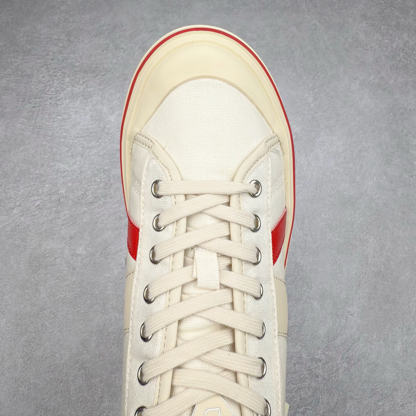 图片[4]-＃TG BOTTEGA VENETA Eliot BV 25ss 葆蝶家新款复古中帮帆布运动鞋 上市即封神 小红书爆款 BV全新的 Eliot以复古篮球鞋为设计灵感 童趣的色彩焕发青春活力!男女同款 可以做情侣鞋穿着哦整个鞋子透气舒适 帆布鞋面自重轻盈 鞋帮拼接处以柔软奢华的羊皮镶嵌包裹每只鞋边的红线均为手工绘画 更具品味与态度喔 尺码：35 36 37 38 39 40 41 42 43 44 45-选品中心