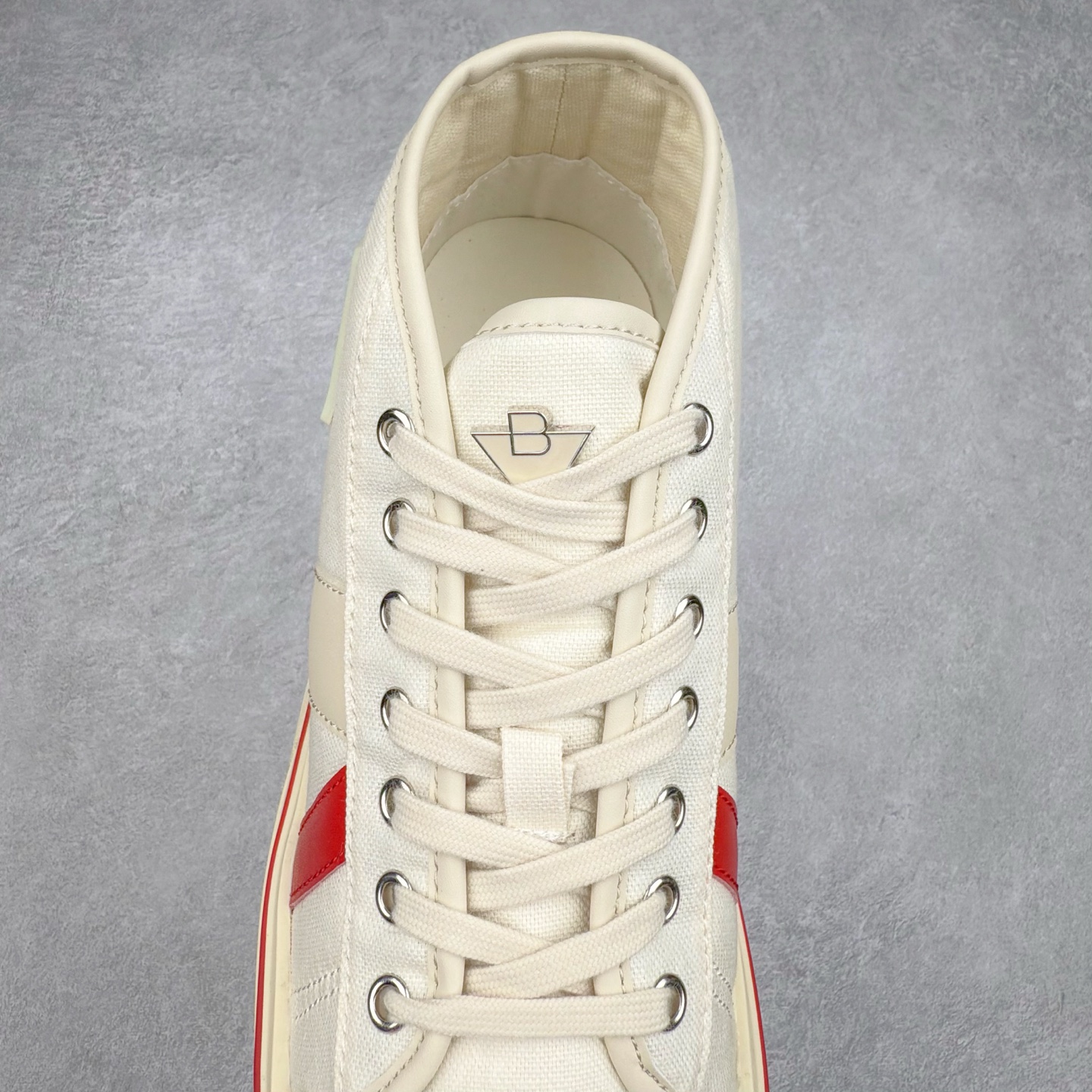 图片[5]-＃TG BOTTEGA VENETA Eliot BV 25ss 葆蝶家新款复古中帮帆布运动鞋 上市即封神 小红书爆款 BV全新的 Eliot以复古篮球鞋为设计灵感 童趣的色彩焕发青春活力!男女同款 可以做情侣鞋穿着哦整个鞋子透气舒适 帆布鞋面自重轻盈 鞋帮拼接处以柔软奢华的羊皮镶嵌包裹每只鞋边的红线均为手工绘画 更具品味与态度喔 尺码：35 36 37 38 39 40 41 42 43 44 45-选品中心