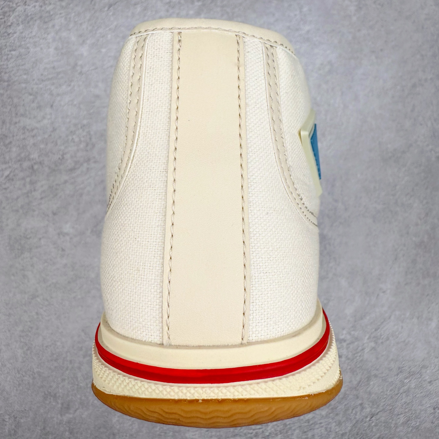 图片[8]-＃TG BOTTEGA VENETA Eliot BV 25ss 葆蝶家新款复古中帮帆布运动鞋 上市即封神 小红书爆款 BV全新的 Eliot以复古篮球鞋为设计灵感 童趣的色彩焕发青春活力!男女同款 可以做情侣鞋穿着哦整个鞋子透气舒适 帆布鞋面自重轻盈 鞋帮拼接处以柔软奢华的羊皮镶嵌包裹每只鞋边的红线均为手工绘画 更具品味与态度喔 尺码：35 36 37 38 39 40 41 42 43 44 45-选品中心