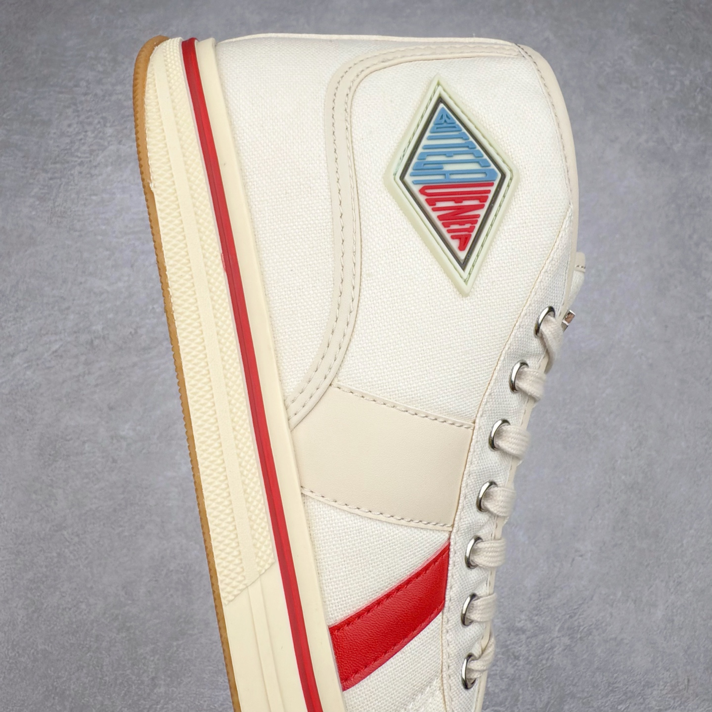 图片[6]-＃TG BOTTEGA VENETA Eliot BV 25ss 葆蝶家新款复古中帮帆布运动鞋 上市即封神 小红书爆款 BV全新的 Eliot以复古篮球鞋为设计灵感 童趣的色彩焕发青春活力!男女同款 可以做情侣鞋穿着哦整个鞋子透气舒适 帆布鞋面自重轻盈 鞋帮拼接处以柔软奢华的羊皮镶嵌包裹每只鞋边的红线均为手工绘画 更具品味与态度喔 尺码：35 36 37 38 39 40 41 42 43 44 45-选品中心