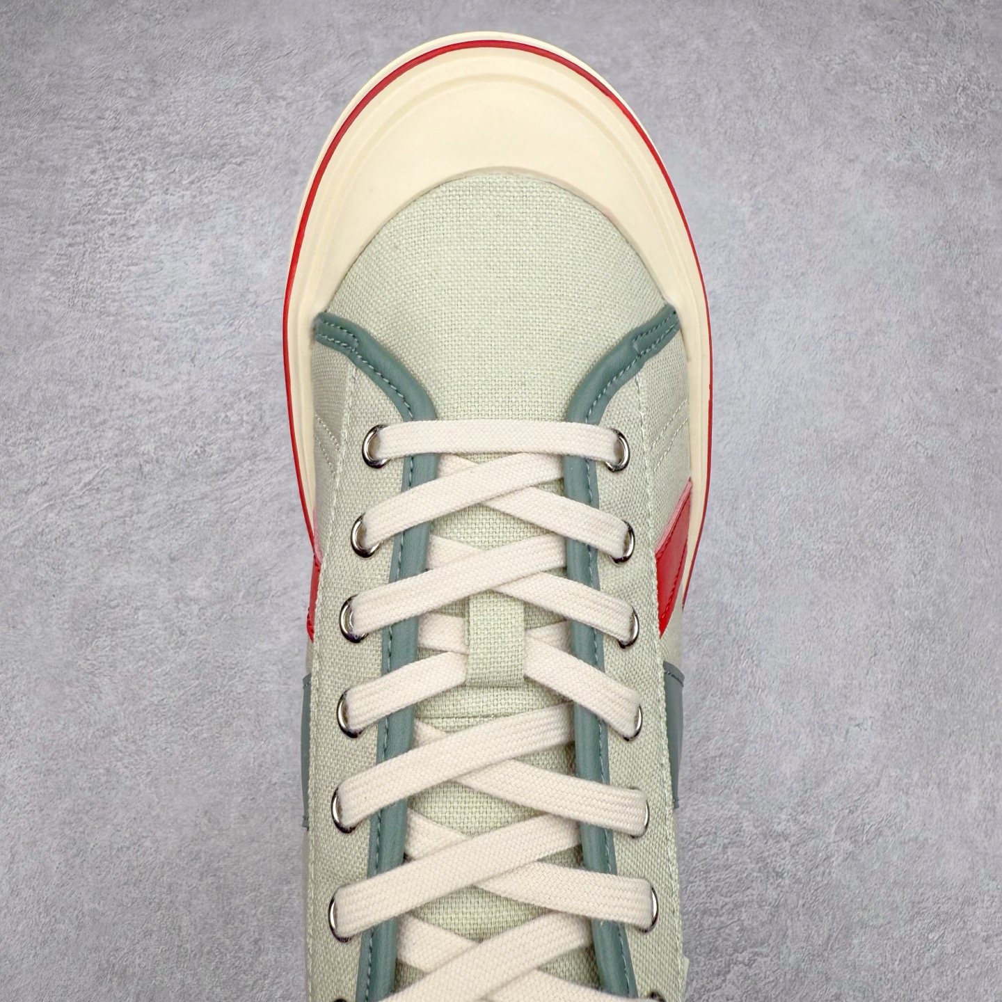 图片[4]-＃TG BOTTEGA VENETA Eliot BV 25ss 葆蝶家新款复古中帮帆布运动鞋 上市即封神 小红书爆款 BV全新的 Eliot以复古篮球鞋为设计灵感 童趣的色彩焕发青春活力!男女同款 可以做情侣鞋穿着哦整个鞋子透气舒适 帆布鞋面自重轻盈 鞋帮拼接处以柔软奢华的羊皮镶嵌包裹每只鞋边的红线均为手工绘画 更具品味与态度喔 尺码：35 36 37 38 39 40 41 42 43 44 45-选品中心