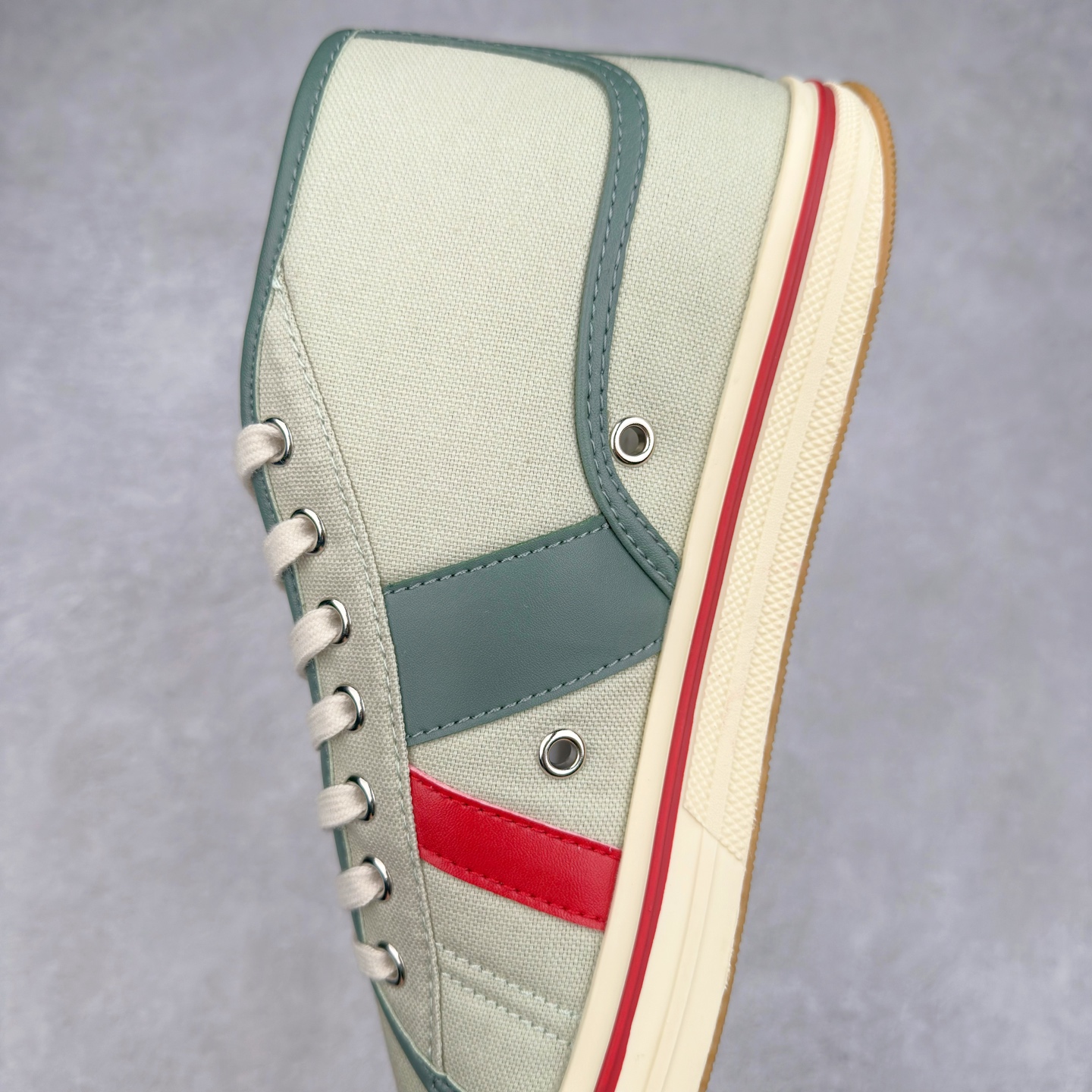 图片[7]-＃TG BOTTEGA VENETA Eliot BV 25ss 葆蝶家新款复古中帮帆布运动鞋 上市即封神 小红书爆款 BV全新的 Eliot以复古篮球鞋为设计灵感 童趣的色彩焕发青春活力!男女同款 可以做情侣鞋穿着哦整个鞋子透气舒适 帆布鞋面自重轻盈 鞋帮拼接处以柔软奢华的羊皮镶嵌包裹每只鞋边的红线均为手工绘画 更具品味与态度喔 尺码：35 36 37 38 39 40 41 42 43 44 45-选品中心