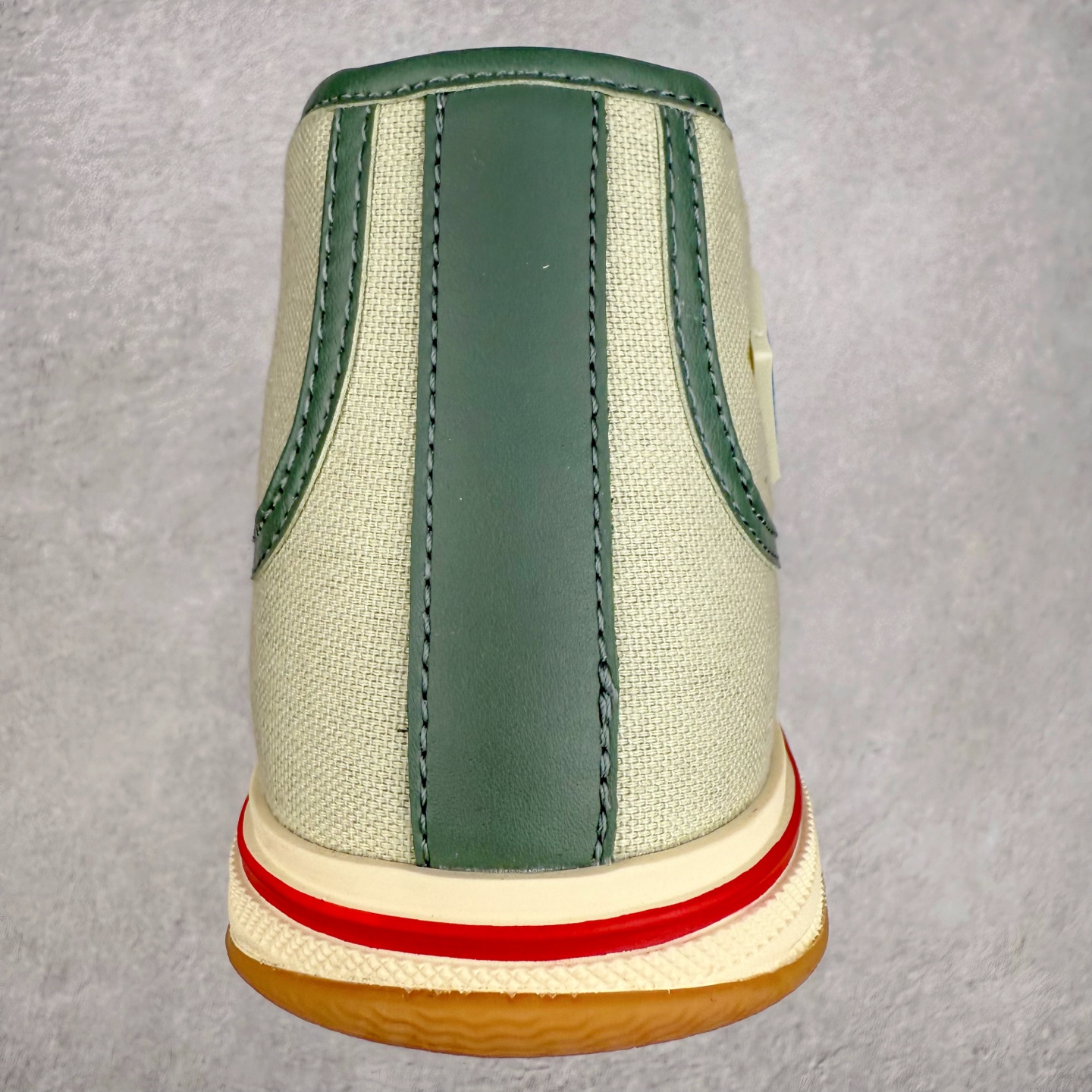 图片[8]-＃TG BOTTEGA VENETA Eliot BV 25ss 葆蝶家新款复古中帮帆布运动鞋 上市即封神 小红书爆款 BV全新的 Eliot以复古篮球鞋为设计灵感 童趣的色彩焕发青春活力!男女同款 可以做情侣鞋穿着哦整个鞋子透气舒适 帆布鞋面自重轻盈 鞋帮拼接处以柔软奢华的羊皮镶嵌包裹每只鞋边的红线均为手工绘画 更具品味与态度喔 尺码：35 36 37 38 39 40 41 42 43 44 45-选品中心