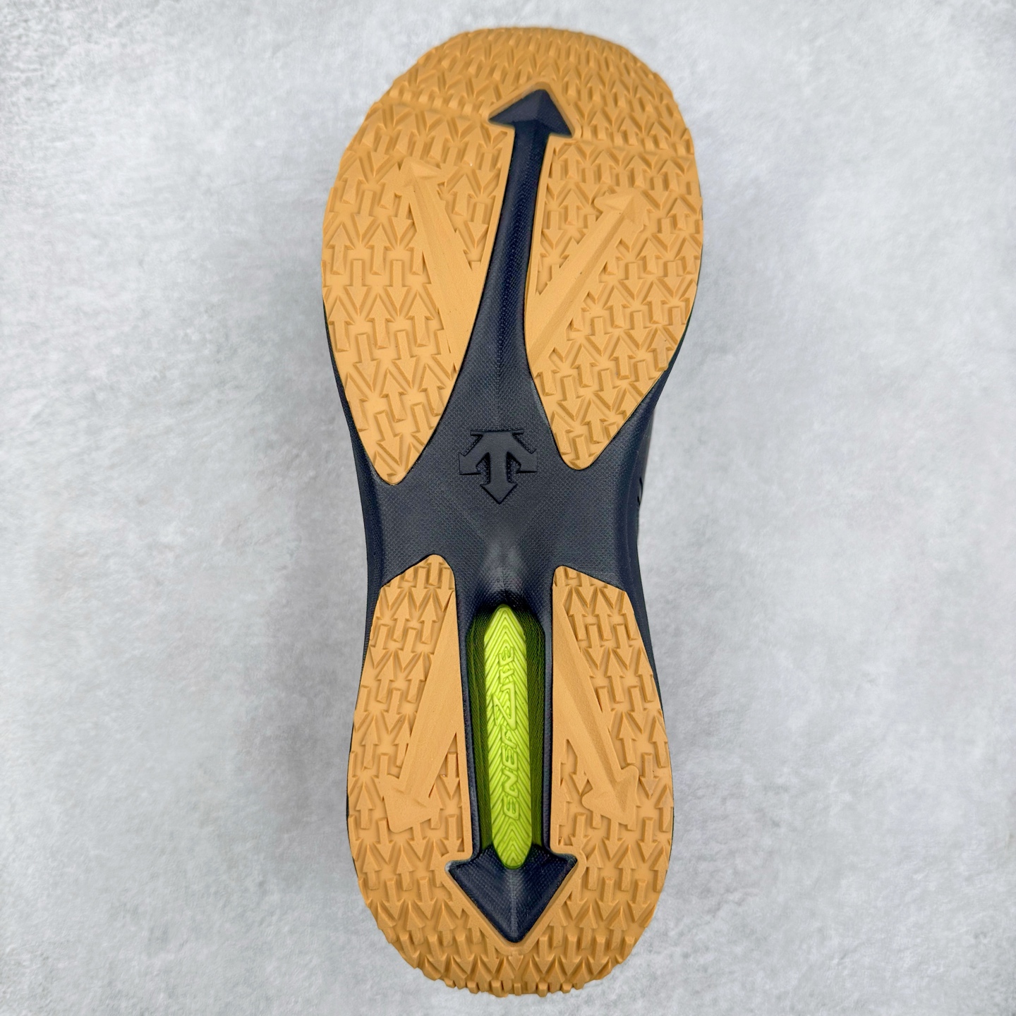 图片[9]-＃HP DESCENTE Enerzite 迪桑特泡棉科技中底舒适BOA系带系统低帮跑步鞋 DESCENTE（迪桑特）创立于1935年，品牌名取自法语词汇，意为“滑降”。品牌箭头标识代表滑雪的三种技术“高速直线滑行”、“穿越”和“侧滑”，也寓意品牌在打造高端专业运动产品中不断追求完美的创新精神，致力于成为中国高端专业滑雪、综训、女子、铁人三项、高尔夫的第一品牌。尺码：39 40 40.5 41 42 42.5 43 44 44.5 45-选品中心