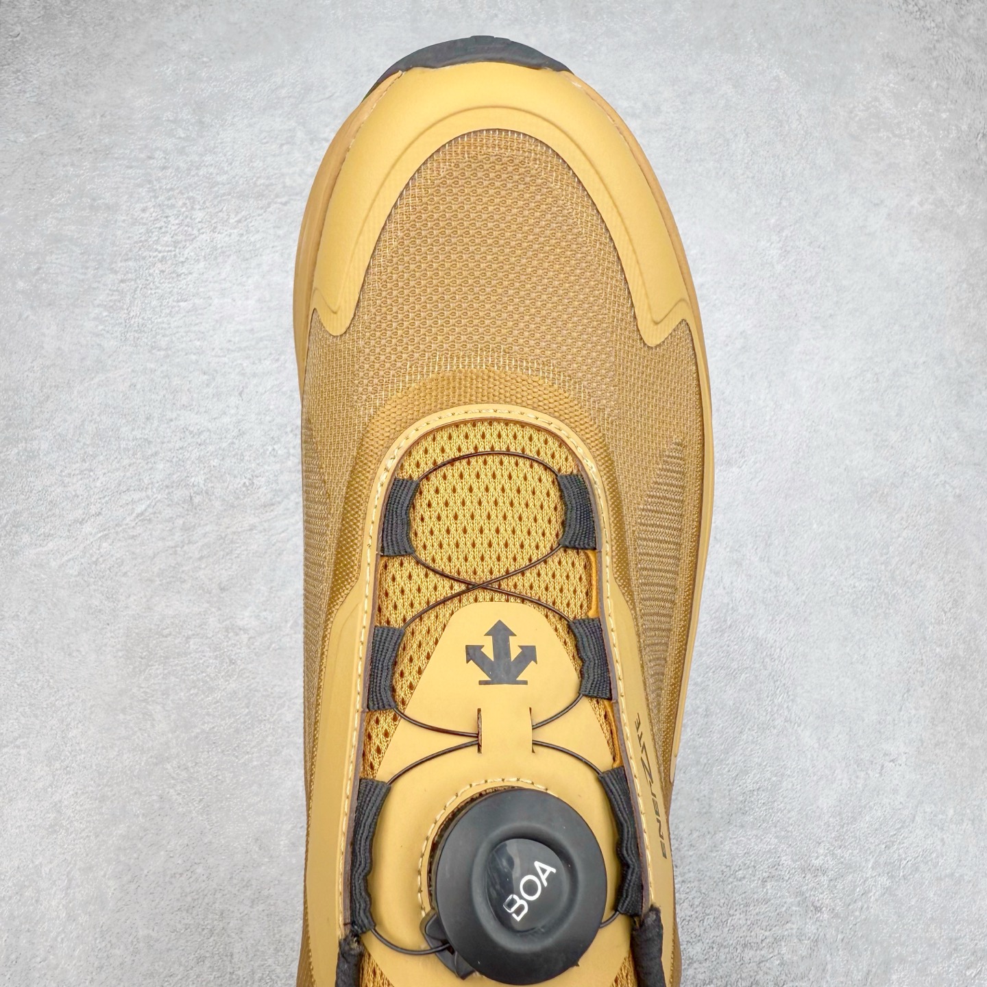 图片[4]-＃HP DESCENTE Enerzite 迪桑特泡棉科技中底舒适BOA系带系统低帮跑步鞋 DESCENTE（迪桑特）创立于1935年，品牌名取自法语词汇，意为“滑降”。品牌箭头标识代表滑雪的三种技术“高速直线滑行”、“穿越”和“侧滑”，也寓意品牌在打造高端专业运动产品中不断追求完美的创新精神，致力于成为中国高端专业滑雪、综训、女子、铁人三项、高尔夫的第一品牌。尺码：39 40 40.5 41 42 42.5 43 44 44.5 45-选品中心