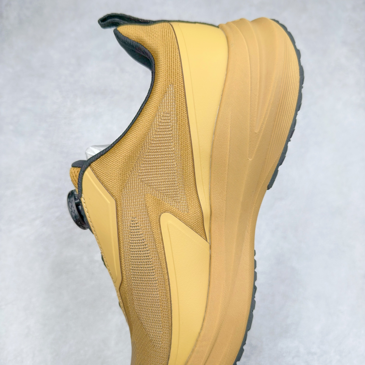 图片[7]-＃HP DESCENTE Enerzite 迪桑特泡棉科技中底舒适BOA系带系统低帮跑步鞋 DESCENTE（迪桑特）创立于1935年，品牌名取自法语词汇，意为“滑降”。品牌箭头标识代表滑雪的三种技术“高速直线滑行”、“穿越”和“侧滑”，也寓意品牌在打造高端专业运动产品中不断追求完美的创新精神，致力于成为中国高端专业滑雪、综训、女子、铁人三项、高尔夫的第一品牌。尺码：39 40 40.5 41 42 42.5 43 44 44.5 45-选品中心