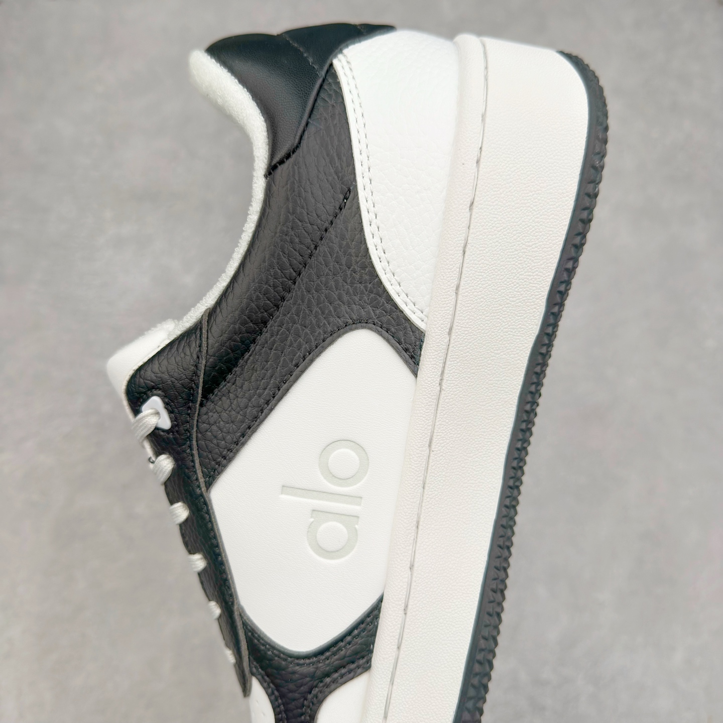 图片[7]-＃纯原 Alo yoga Alo Recovery Mode 舒适百搭防滑耐磨低帮板鞋 易梦玲 Jisoo智秀等多位明星同款上脚主打各大平台外贸主推大厂采购原材料多处细节一步到位生产细节 一款随意搭配的都好看的鞋子alo采用增高4cm 春夏秋冬四季款舒适简约板鞋 TPU防滑耐磨鞋底 尺码：36 36.5 37 37.5 38 38.5 39 40 41 41.5 42 42.5 43 44 45-选品中心