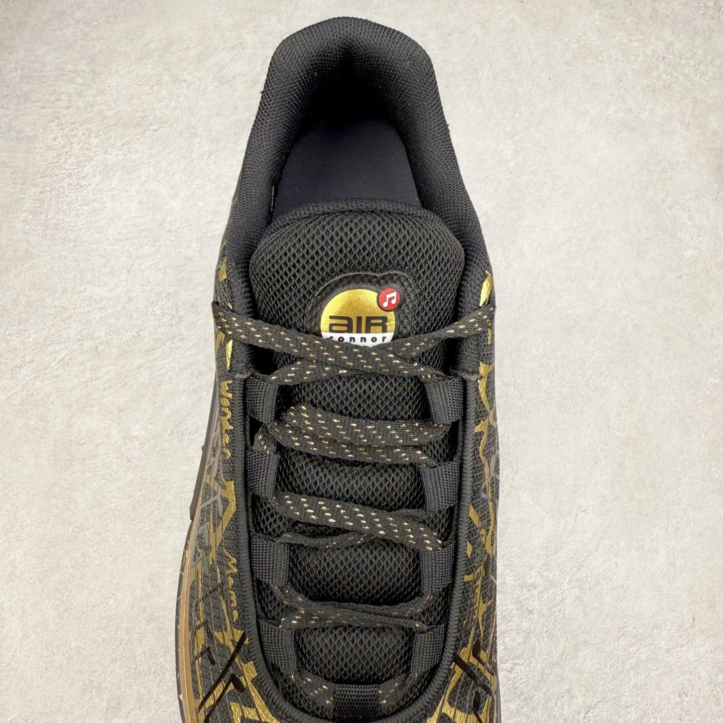 图片[5]-NK Air Max DN8 全掌科技气垫缓震运动跑鞋 IB6063-920 DN8的核心亮点在于其八腔气垫结构 根据不同部位设定的气压值专为行走设计 提供卓越的舒适感 鞋面的设计让人联想到上世纪90年代末至2000年代初的多款Air Max 中底上系列圆形孔洞引发了热议 不少人将其与竞争品牌的缓震技术进行比较 例如K-SWISS 2010年代初推出的Tubes技 及以多孔鞋底闻名的品牌 尺码：36 36.5 37.5 38 38.5 39 40 40.5 41 42 42.5 43 44 44.5 45-选品中心