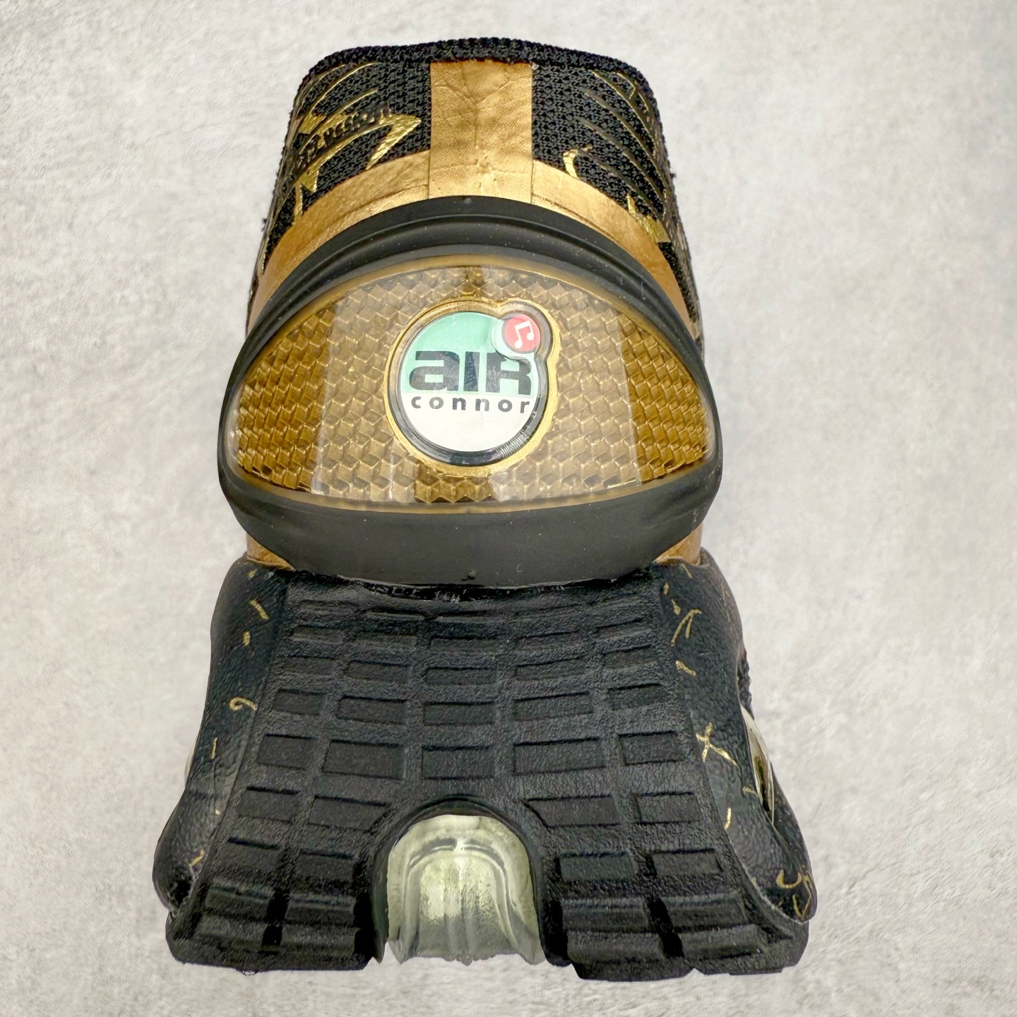 图片[8]-NK Air Max DN8 全掌科技气垫缓震运动跑鞋 IB6063-920 DN8的核心亮点在于其八腔气垫结构 根据不同部位设定的气压值专为行走设计 提供卓越的舒适感 鞋面的设计让人联想到上世纪90年代末至2000年代初的多款Air Max 中底上系列圆形孔洞引发了热议 不少人将其与竞争品牌的缓震技术进行比较 例如K-SWISS 2010年代初推出的Tubes技 及以多孔鞋底闻名的品牌 尺码：36 36.5 37.5 38 38.5 39 40 40.5 41 42 42.5 43 44 44.5 45-选品中心