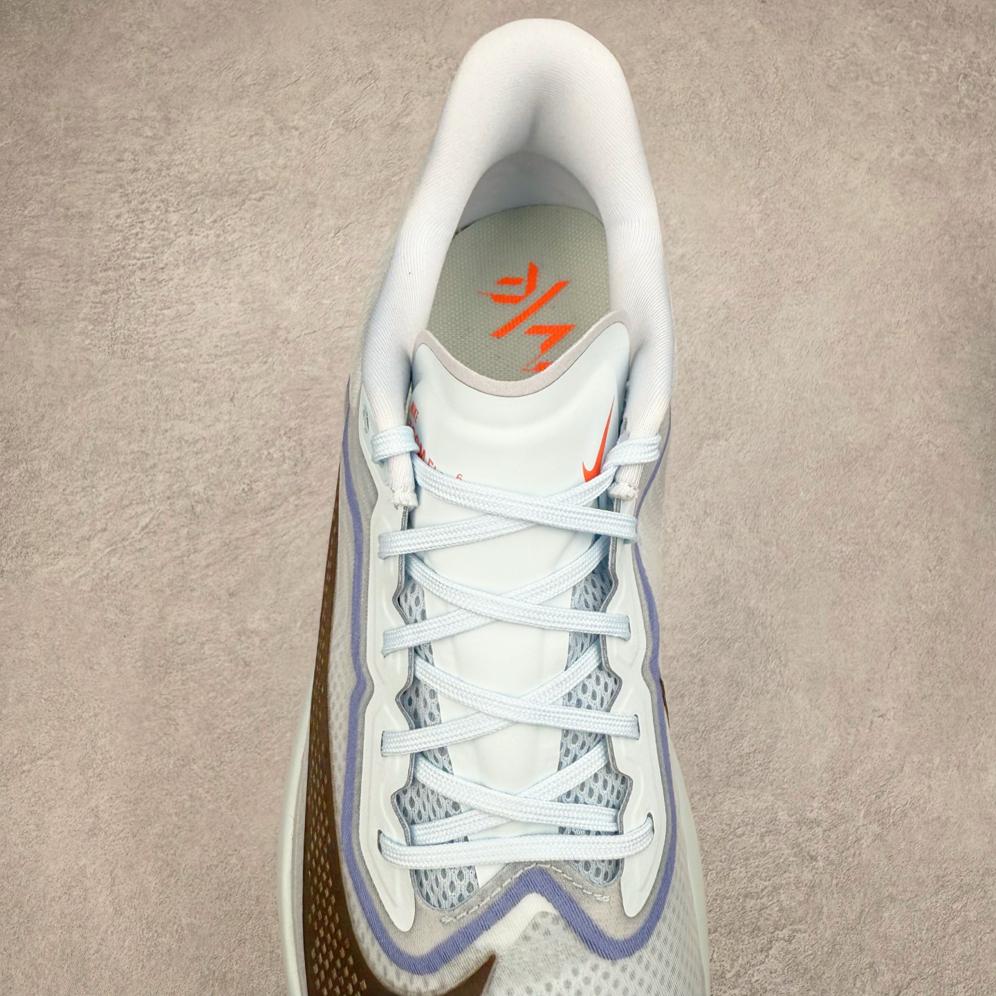 图片[5]-NK ZoomX Invincible Run Flyknit 6 轻量跑鞋 飞织低帮休闲运动慢跑鞋 厚底增高 老爹鞋 此鞋专为短跑运动员而生 是为 5 至 10 公里距离的赛事和训练打造 整体设计采用流线型的轻质工程网眼材质构成鞋面 并与其他 Running 旗舰鞋款同样搭载全脚掌 ZoomX 缓冲中底 搭配 Pebax 物料与橡胶外底 ZoomX StreakFly 首发配色以Prototype呈现 其灵感是来自开发期间的磨损测试 透过编号的标记与内侧的预期跑步距离突出研发过程 货号： FN8455-400 尺码：36 36.5 37.5 38 38.5 39 40 40.5 41 42 42.5 43 44 45-选品中心