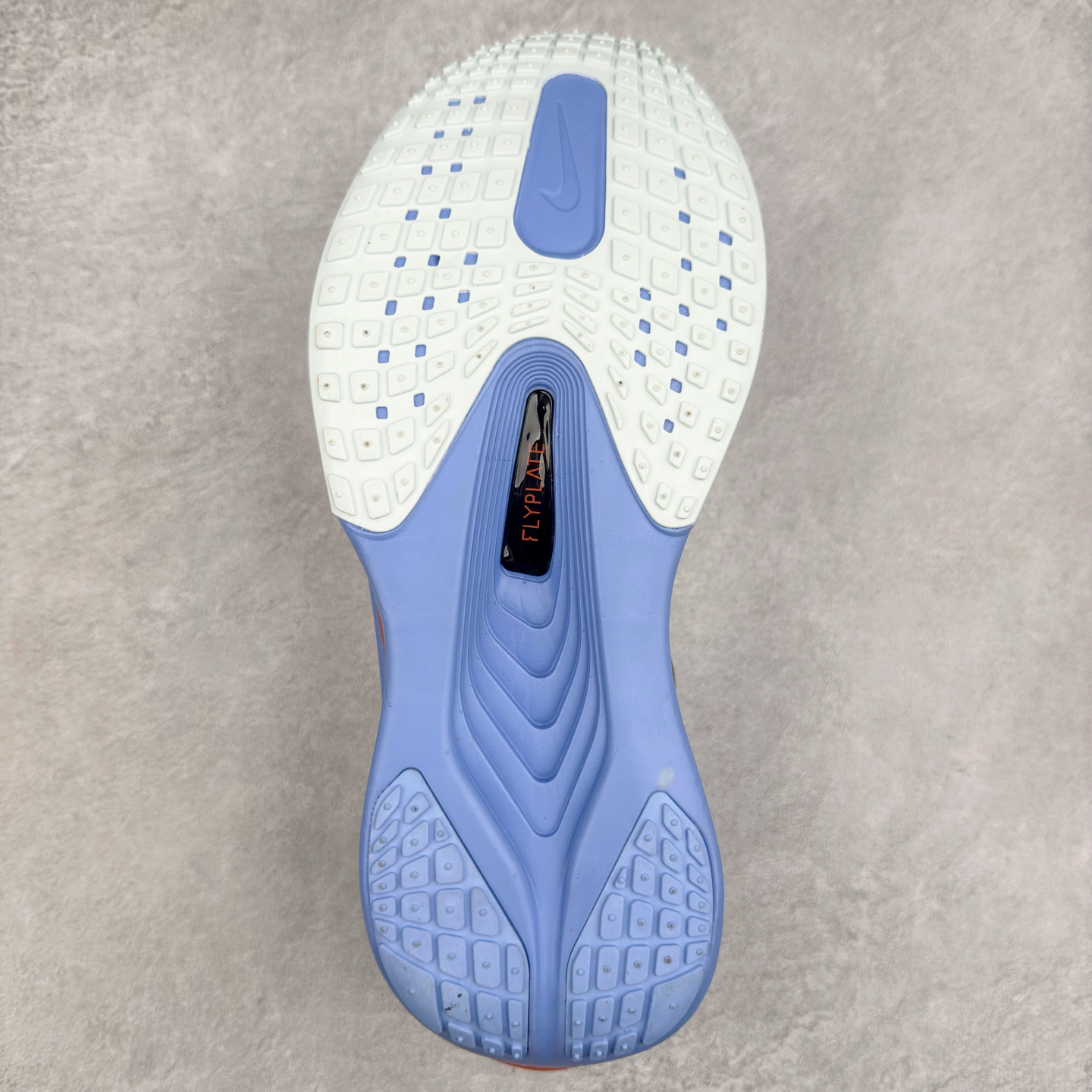 图片[9]-NK ZoomX Invincible Run Flyknit 6 轻量跑鞋 飞织低帮休闲运动慢跑鞋 厚底增高 老爹鞋 此鞋专为短跑运动员而生 是为 5 至 10 公里距离的赛事和训练打造 整体设计采用流线型的轻质工程网眼材质构成鞋面 并与其他 Running 旗舰鞋款同样搭载全脚掌 ZoomX 缓冲中底 搭配 Pebax 物料与橡胶外底 ZoomX StreakFly 首发配色以Prototype呈现 其灵感是来自开发期间的磨损测试 透过编号的标记与内侧的预期跑步距离突出研发过程 货号： FN8455-400 尺码：36 36.5 37.5 38 38.5 39 40 40.5 41 42 42.5 43 44 45-选品中心