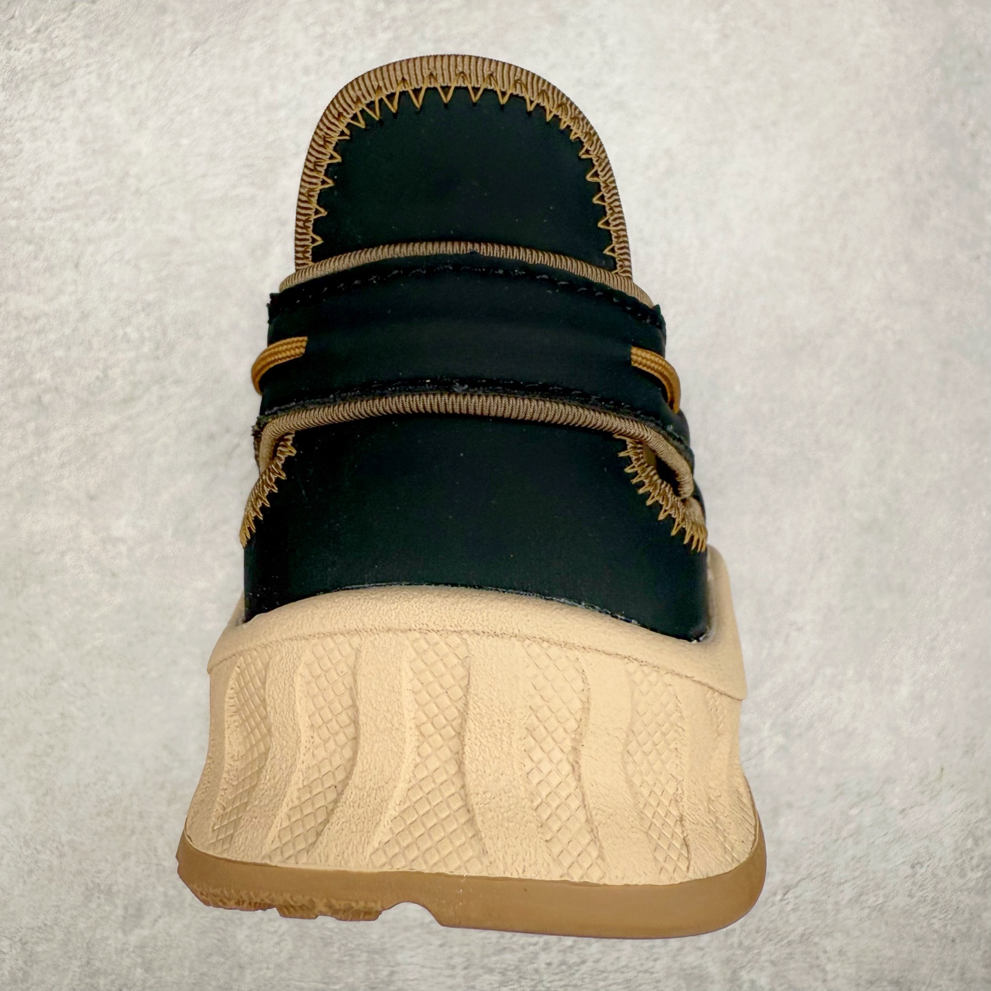 图片[8]-Ecco/爱步越野系列夏季新款男士牛皮舒适运动沙滩凉鞋 便捷松紧带卡扣设计，可自由调节松紧，方便穿脱 鞋面采用ECCO家族工艺牛皮 纹理自然，细腻柔软 橡胶大底，抓地力强，具有良好的耐磨性 感受自然的生命力 追寻户外的热烈与自由 踩出轻盈步调 尺码：39 40 41 42 43 44（标准码）-选品中心