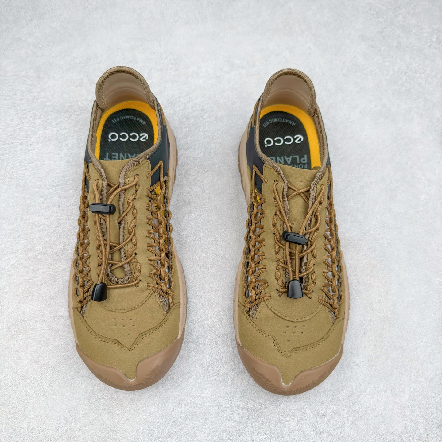 图片[2]-Ecco/爱步越野系列夏季新款男士牛皮舒适运动沙滩凉鞋 便捷松紧带卡扣设计，可自由调节松紧，方便穿脱 鞋面采用ECCO家族工艺牛皮 纹理自然，细腻柔软 橡胶大底，抓地力强，具有良好的耐磨性 感受自然的生命力 追寻户外的热烈与自由 踩出轻盈步调 尺码：39 40 41 42 43 44（标准码）-选品中心