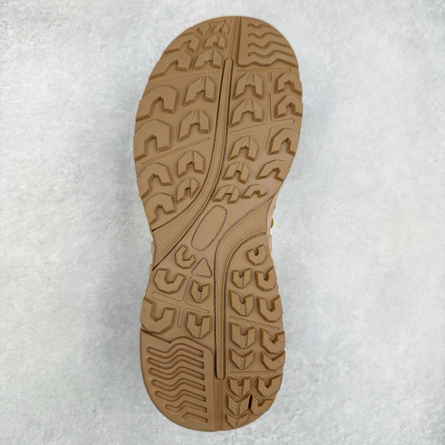 图片[9]-Ecco/爱步越野系列夏季新款男士牛皮舒适运动沙滩凉鞋 便捷松紧带卡扣设计，可自由调节松紧，方便穿脱 鞋面采用ECCO家族工艺牛皮 纹理自然，细腻柔软 橡胶大底，抓地力强，具有良好的耐磨性 感受自然的生命力 追寻户外的热烈与自由 踩出轻盈步调 尺码：39 40 41 42 43 44（标准码）-选品中心