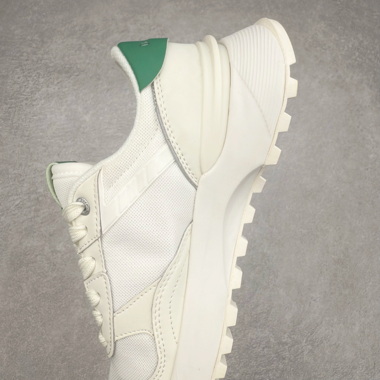 图片[7]-DESCENTE DUALIS 迪桑特都市通勤时尚防滑低帮生活休闲鞋 DESCENTE（迪桑特）创立于1935年，品牌名取自法语词汇，意为“滑降”。品牌箭头标识代表滑雪的三种技术“高速直线滑行”、“穿越”和“侧滑”，也寓意品牌在打造高端专业运动产品中不断追求完美的创新精神，致力于成为中国高端专业滑雪、综训、女子、铁人三项、高尔夫的第一品牌。尺码：36 36.5 37 38 38.5 39 40 40.5 41 42 42.5 43 44 44.5 45-选品中心