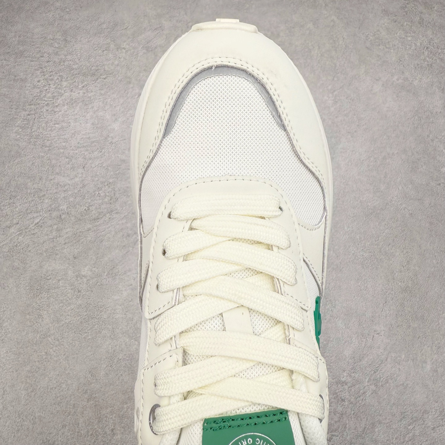 图片[4]-DESCENTE DUALIS 迪桑特都市通勤时尚防滑低帮生活休闲鞋 DESCENTE（迪桑特）创立于1935年，品牌名取自法语词汇，意为“滑降”。品牌箭头标识代表滑雪的三种技术“高速直线滑行”、“穿越”和“侧滑”，也寓意品牌在打造高端专业运动产品中不断追求完美的创新精神，致力于成为中国高端专业滑雪、综训、女子、铁人三项、高尔夫的第一品牌。尺码：36 36.5 37 38 38.5 39 40 40.5 41 42 42.5 43 44 44.5 45-选品中心