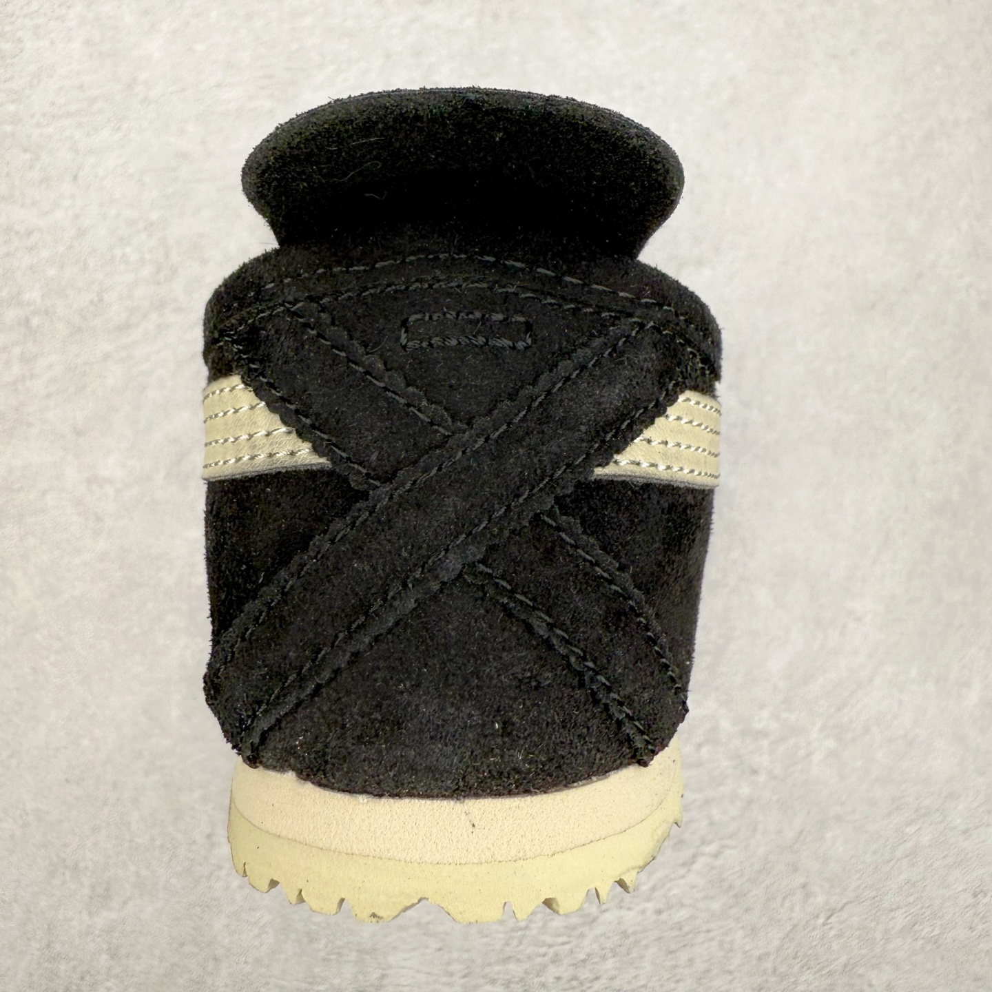 图片[8]-Onitsuka Tiger MEXICO 66 亚瑟士鬼冢虎复古经典板鞋 产品从款式颜色造型上体现出追求舒适和细节的完美 鞋类更是推崇手工制作的严谨与完美 融舒适性与可穿性的设计风格 注重细节的完美和别致魅力 既保持稳重 又不失轻松的时尚感 尺码：36 37 37.5 38 39 39.5 40 40.5 41.5 42 42.5 43.5 44 45-选品中心