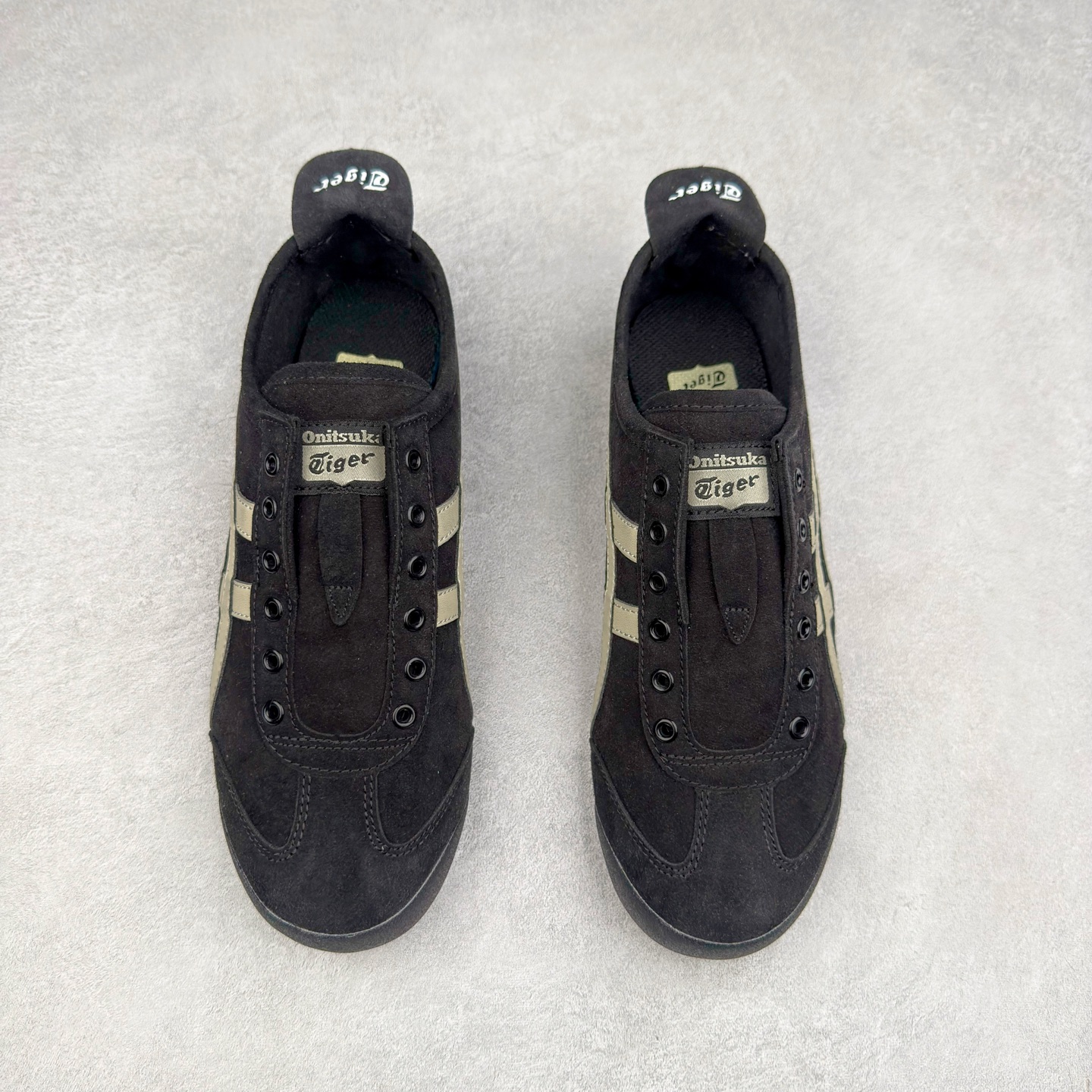 图片[2]-Onitsuka Tiger MEXICO 66 亚瑟士鬼冢虎复古经典板鞋 产品从款式颜色造型上体现出追求舒适和细节的完美 鞋类更是推崇手工制作的严谨与完美 融舒适性与可穿性的设计风格 注重细节的完美和别致魅力 既保持稳重 又不失轻松的时尚感 尺码：36 37 37.5 38 39 39.5 40 40.5 41.5 42 42.5 43.5 44 45-选品中心