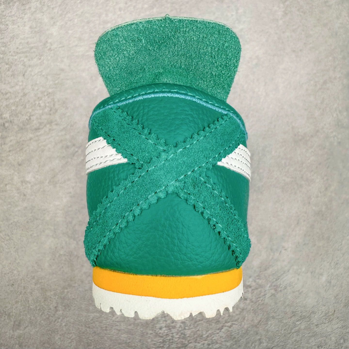 图片[8]-Onitsuka Tiger MEXICO 66 亚瑟士鬼冢虎复古经典板鞋 产品从款式颜色造型上体现出追求舒适和细节的完美 鞋类更是推崇手工制作的严谨与完美 融舒适性与可穿性的设计风格 注重细节的完美和别致魅力 既保持稳重 又不失轻松的时尚感 尺码：36 37 37.5 38 39 39.5 40 40.5 41.5 42 42.5 43.5 44 45-选品中心