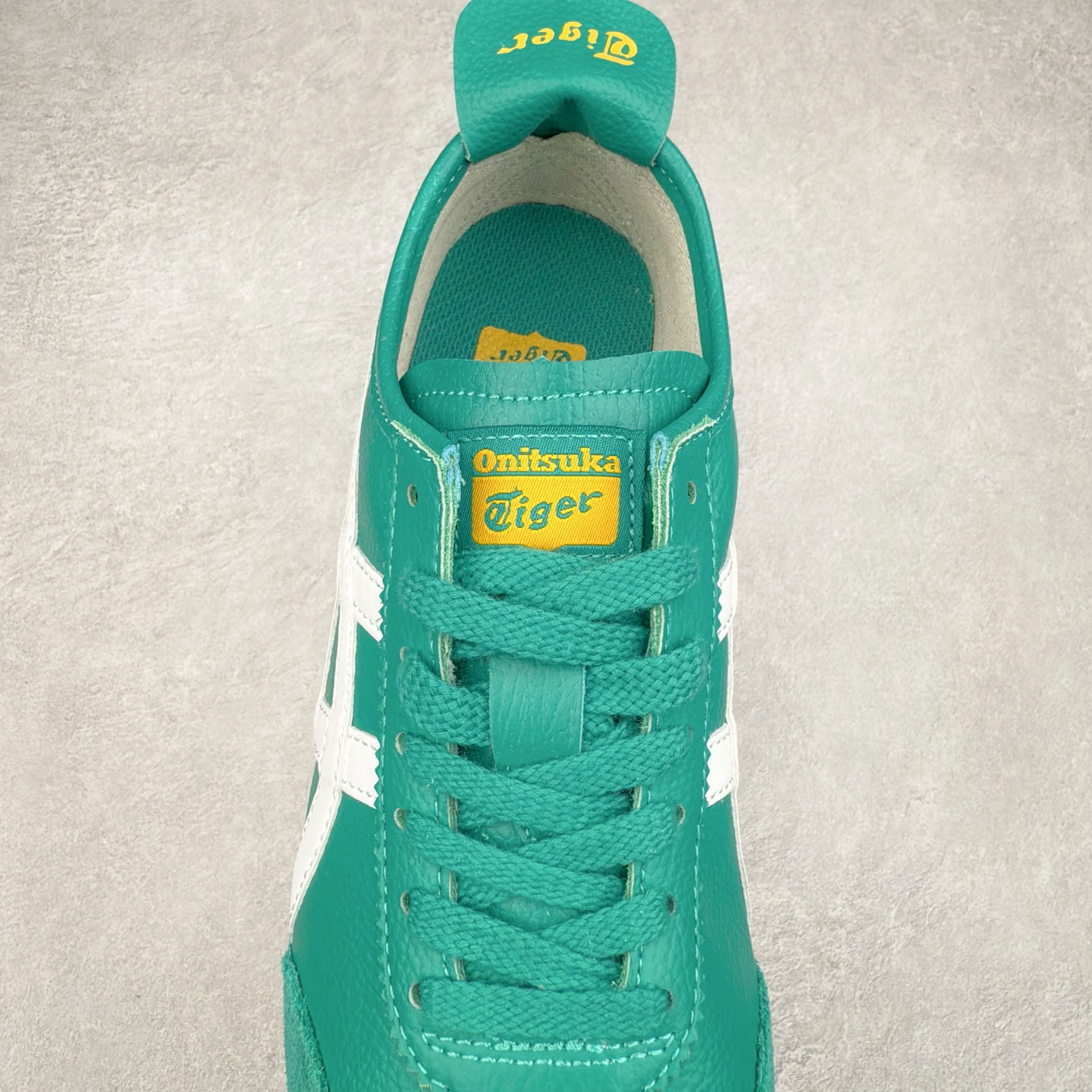 图片[5]-Onitsuka Tiger MEXICO 66 亚瑟士鬼冢虎复古经典板鞋 产品从款式颜色造型上体现出追求舒适和细节的完美 鞋类更是推崇手工制作的严谨与完美 融舒适性与可穿性的设计风格 注重细节的完美和别致魅力 既保持稳重 又不失轻松的时尚感 尺码：36 37 37.5 38 39 39.5 40 40.5 41.5 42 42.5 43.5 44 45-选品中心