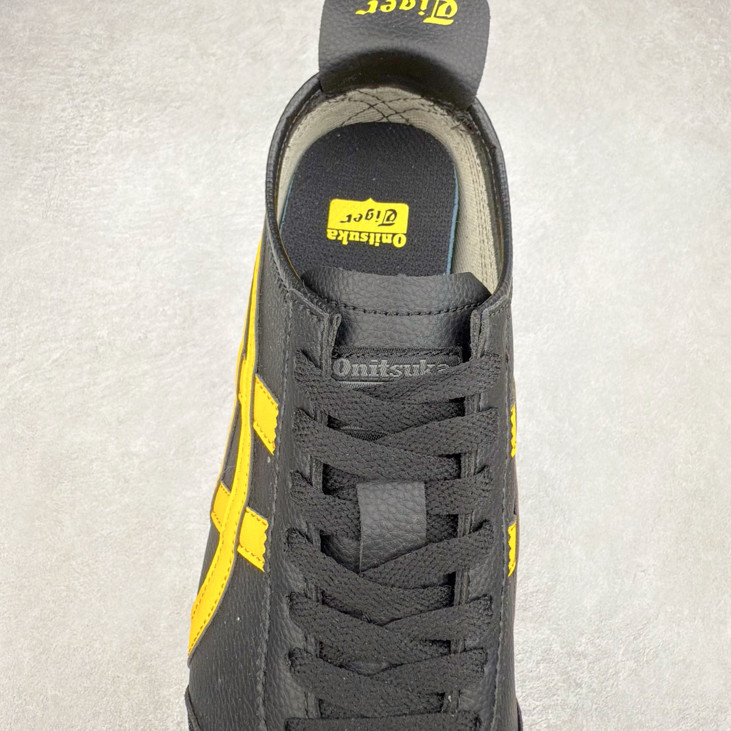 图片[5]-Onitsuka Tiger MEXICO 66 亚瑟士鬼冢虎复古经典板鞋 产品从款式颜色造型上体现出追求舒适和细节的完美 鞋类更是推崇手工制作的严谨与完美 融舒适性与可穿性的设计风格 注重细节的完美和别致魅力 既保持稳重 又不失轻松的时尚感 尺码：36 37 37.5 38 39 39.5 40 40.5 41.5 42 42.5 43.5 44 45-选品中心