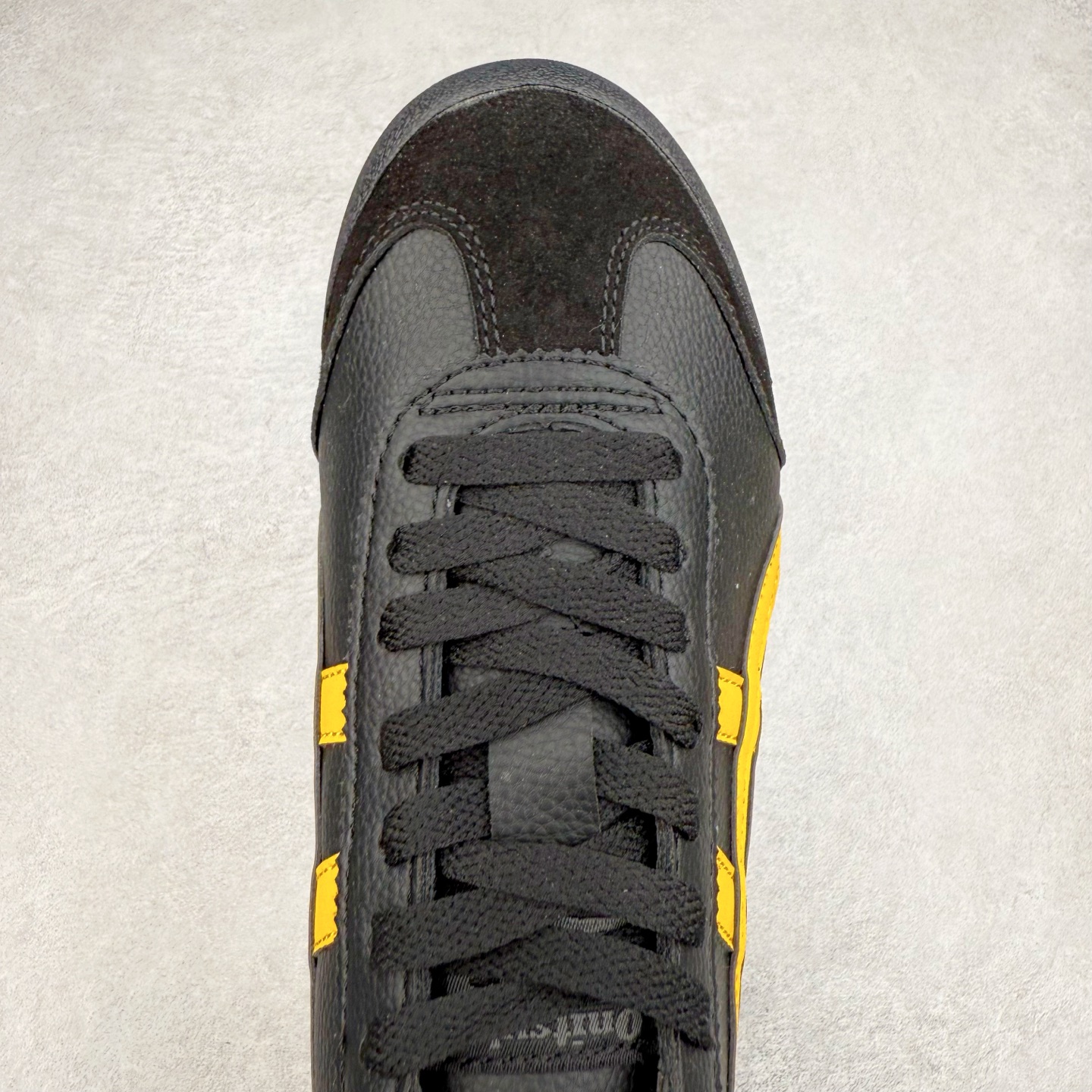 图片[4]-Onitsuka Tiger MEXICO 66 亚瑟士鬼冢虎复古经典板鞋 产品从款式颜色造型上体现出追求舒适和细节的完美 鞋类更是推崇手工制作的严谨与完美 融舒适性与可穿性的设计风格 注重细节的完美和别致魅力 既保持稳重 又不失轻松的时尚感 尺码：36 37 37.5 38 39 39.5 40 40.5 41.5 42 42.5 43.5 44 45-选品中心