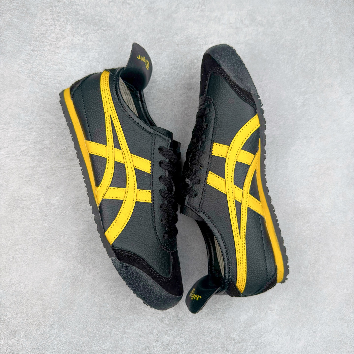 图片[3]-Onitsuka Tiger MEXICO 66 亚瑟士鬼冢虎复古经典板鞋 产品从款式颜色造型上体现出追求舒适和细节的完美 鞋类更是推崇手工制作的严谨与完美 融舒适性与可穿性的设计风格 注重细节的完美和别致魅力 既保持稳重 又不失轻松的时尚感 尺码：36 37 37.5 38 39 39.5 40 40.5 41.5 42 42.5 43.5 44 45-选品中心