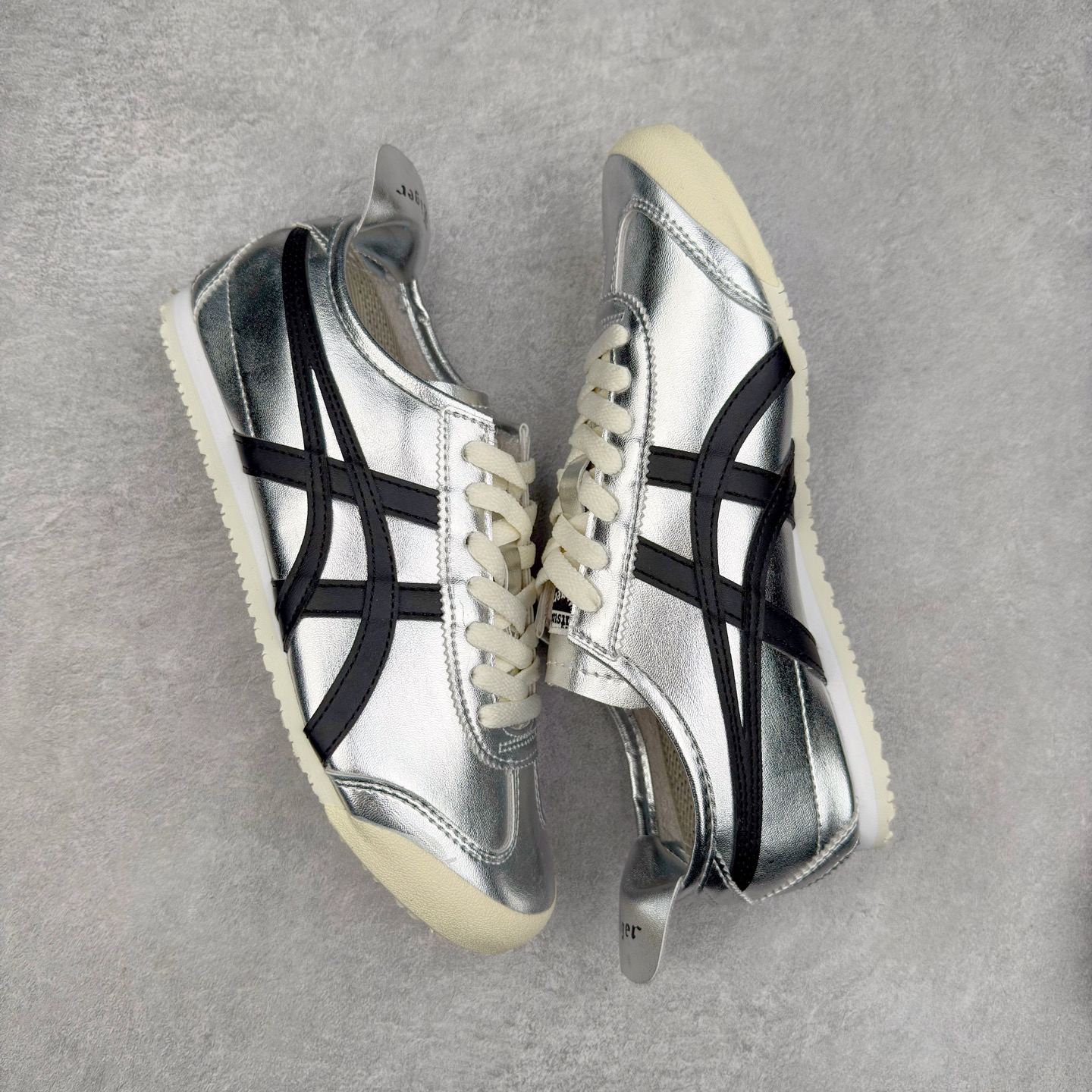图片[3]-Onitsuka Tiger MEXICO 66 亚瑟士鬼冢虎复古经典板鞋 产品从款式颜色造型上体现出追求舒适和细节的完美 鞋类更是推崇手工制作的严谨与完美 融舒适性与可穿性的设计风格 注重细节的完美和别致魅力 既保持稳重 又不失轻松的时尚感 尺码：36 37 37.5 38 39 39.5 40 40.5 41.5 42 42.5 43.5 44 45-选品中心