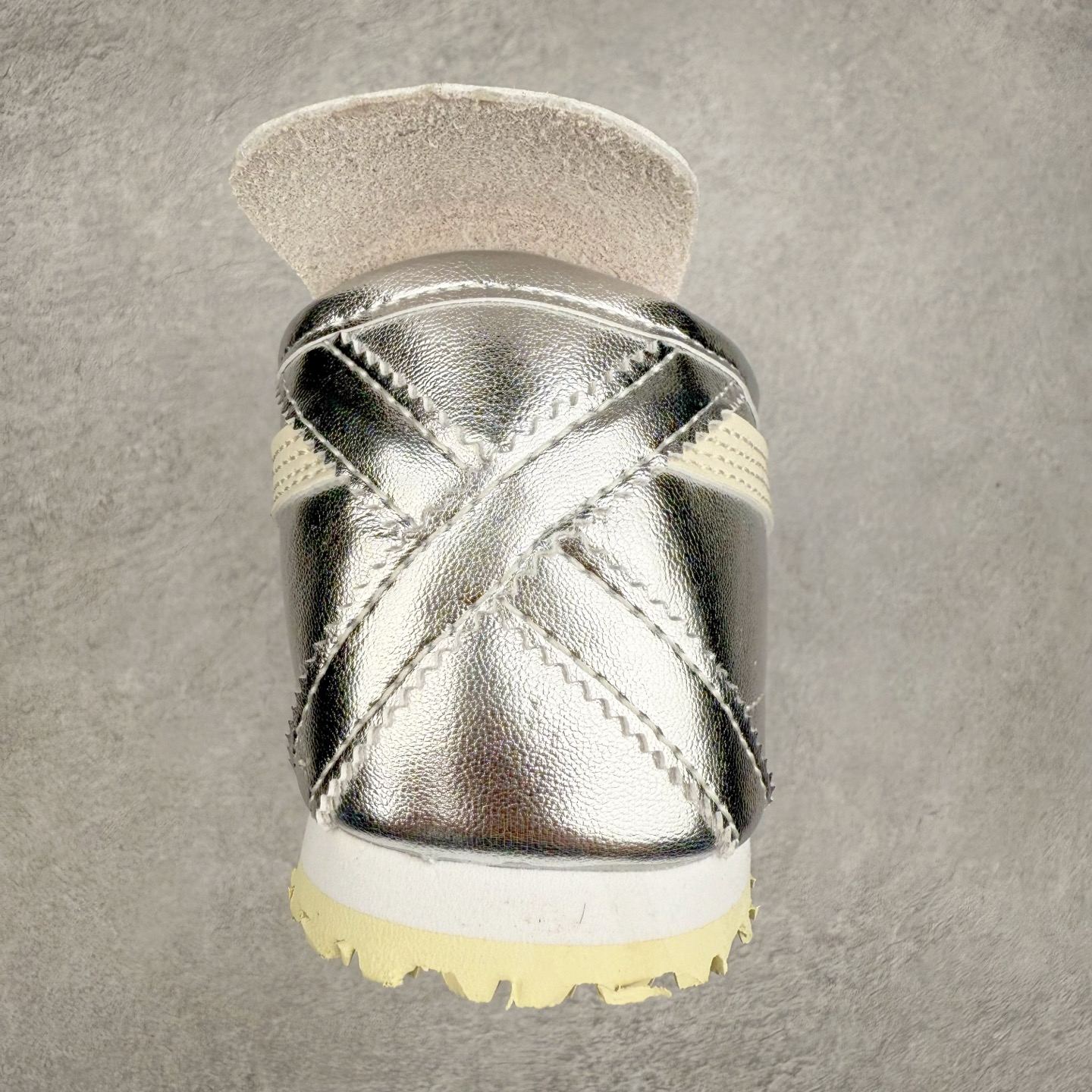 图片[8]-Onitsuka Tiger MEXICO 66 亚瑟士鬼冢虎复古经典板鞋 产品从款式颜色造型上体现出追求舒适和细节的完美 鞋类更是推崇手工制作的严谨与完美 融舒适性与可穿性的设计风格 注重细节的完美和别致魅力 既保持稳重 又不失轻松的时尚感 尺码：36 37 37.5 38 39 39.5 40 40.5 41.5 42 42.5 43.5 44 45-选品中心